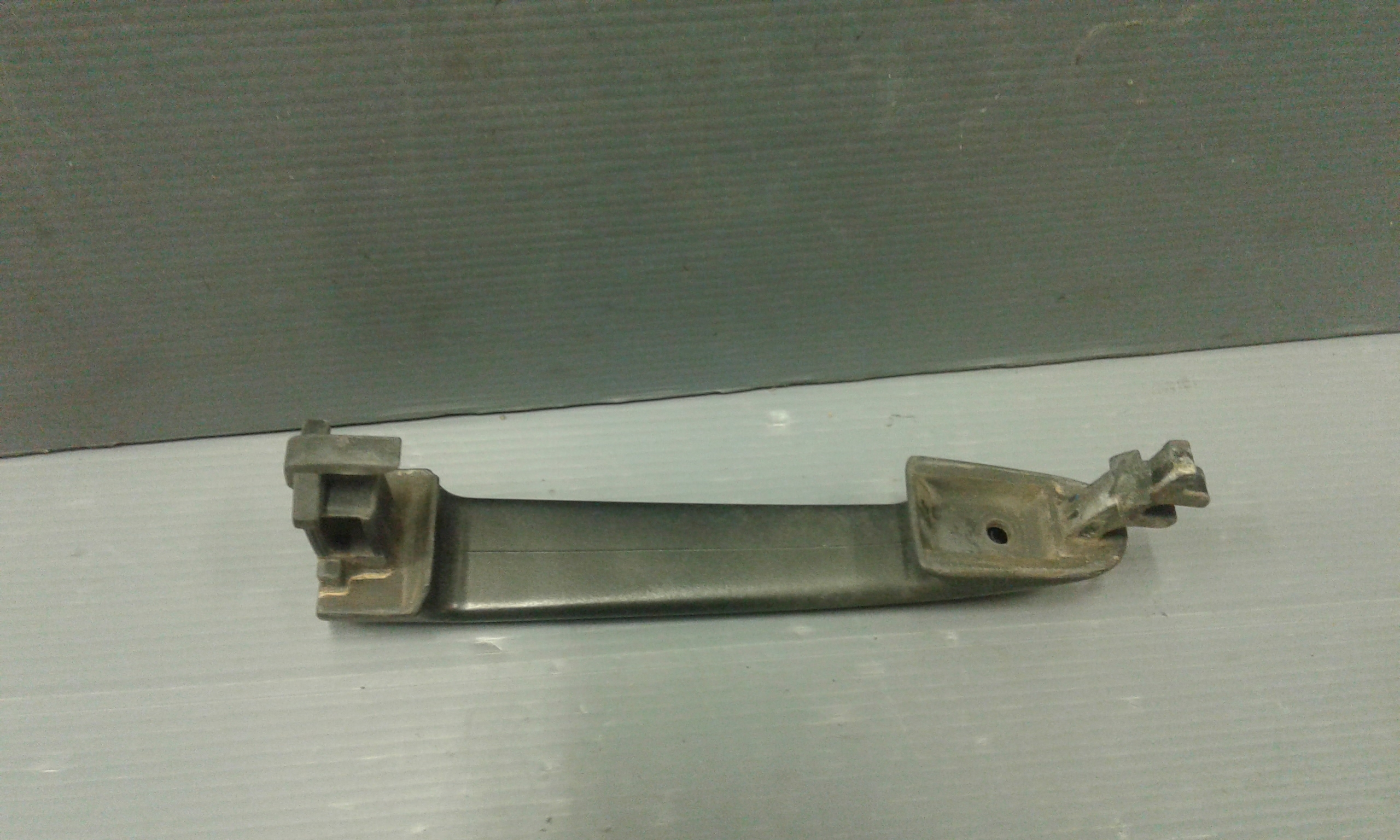 Maniglia Porta Ant. Destro A1687660001 Usato