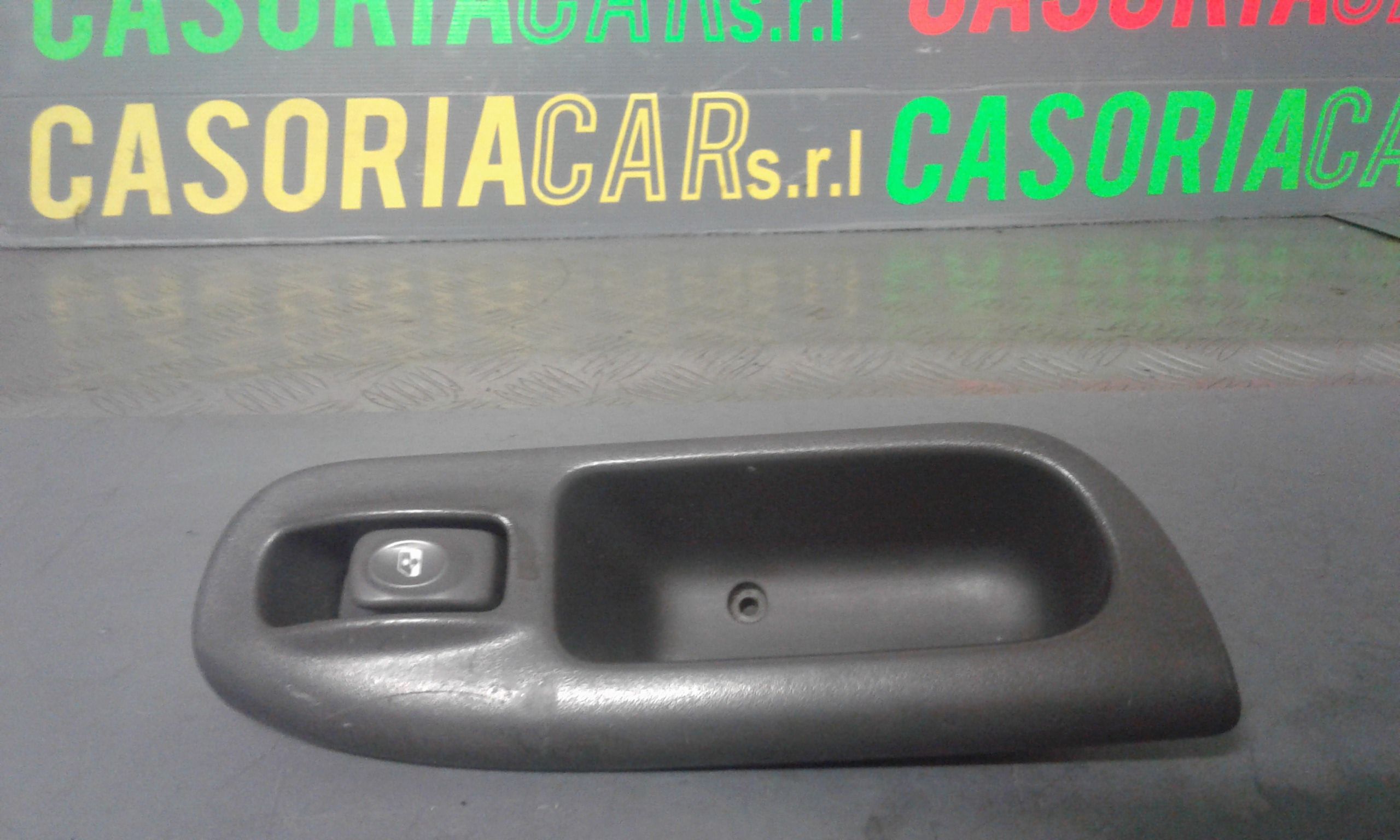 Interruttore Alzacristalli Porta Ant. Destro 7700432963 Usato