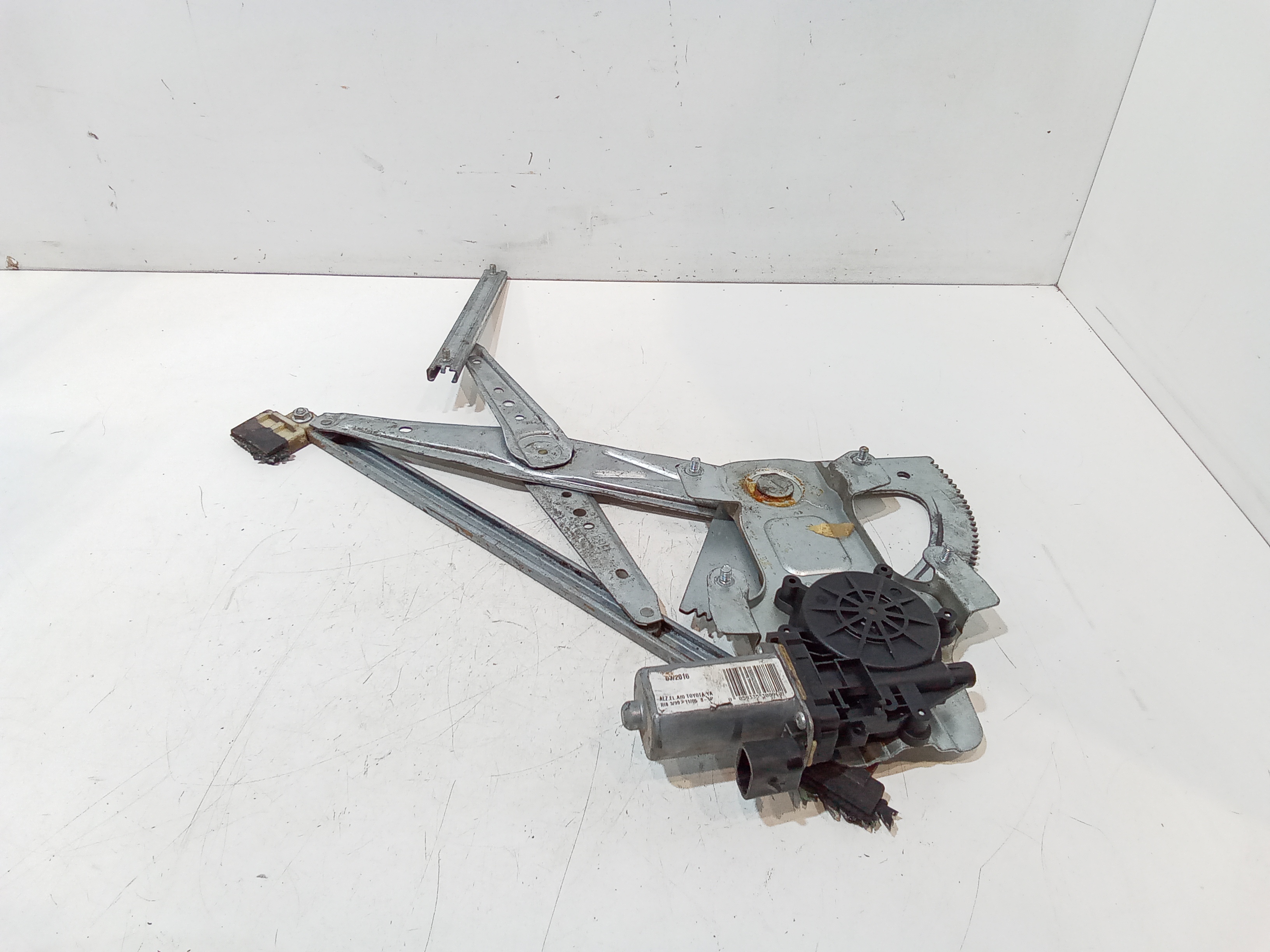 Alzacristallo Porta Ant. Destro 698100D010 Usato