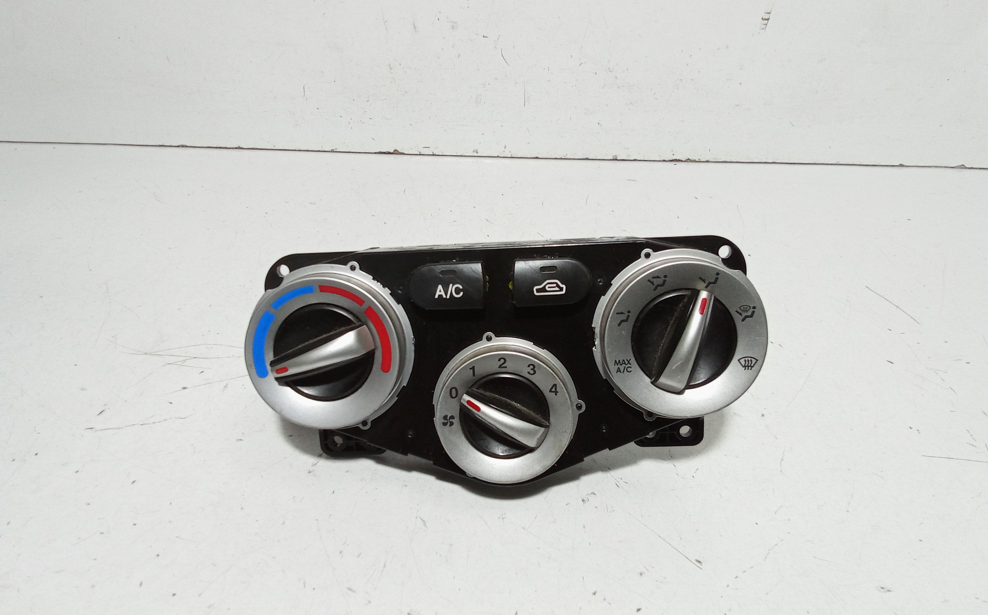 Blocco Comando Climatizzazione 972500N410 Usato