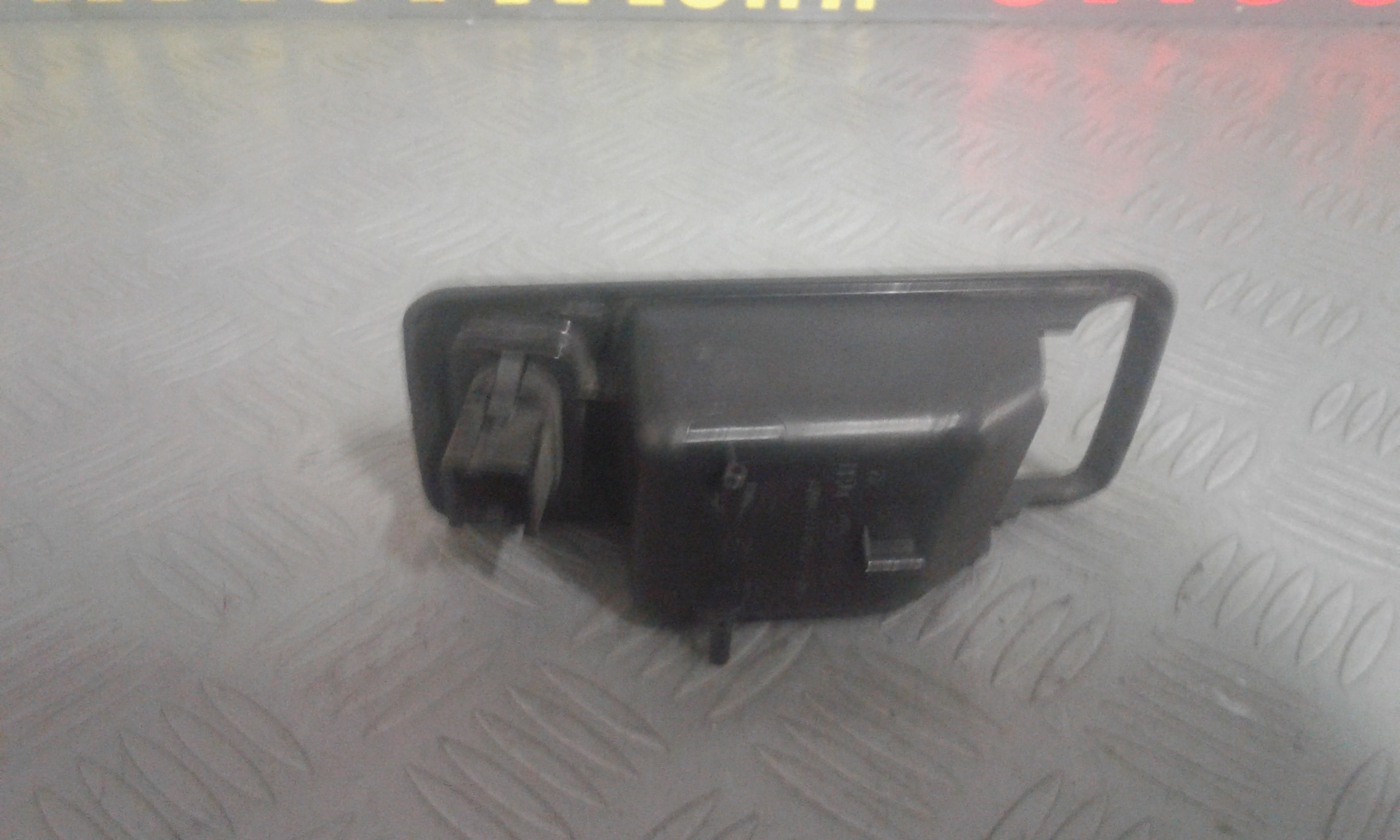 Interruttore Alzacristalli Porta Post. Sinistro 1223143 Usato