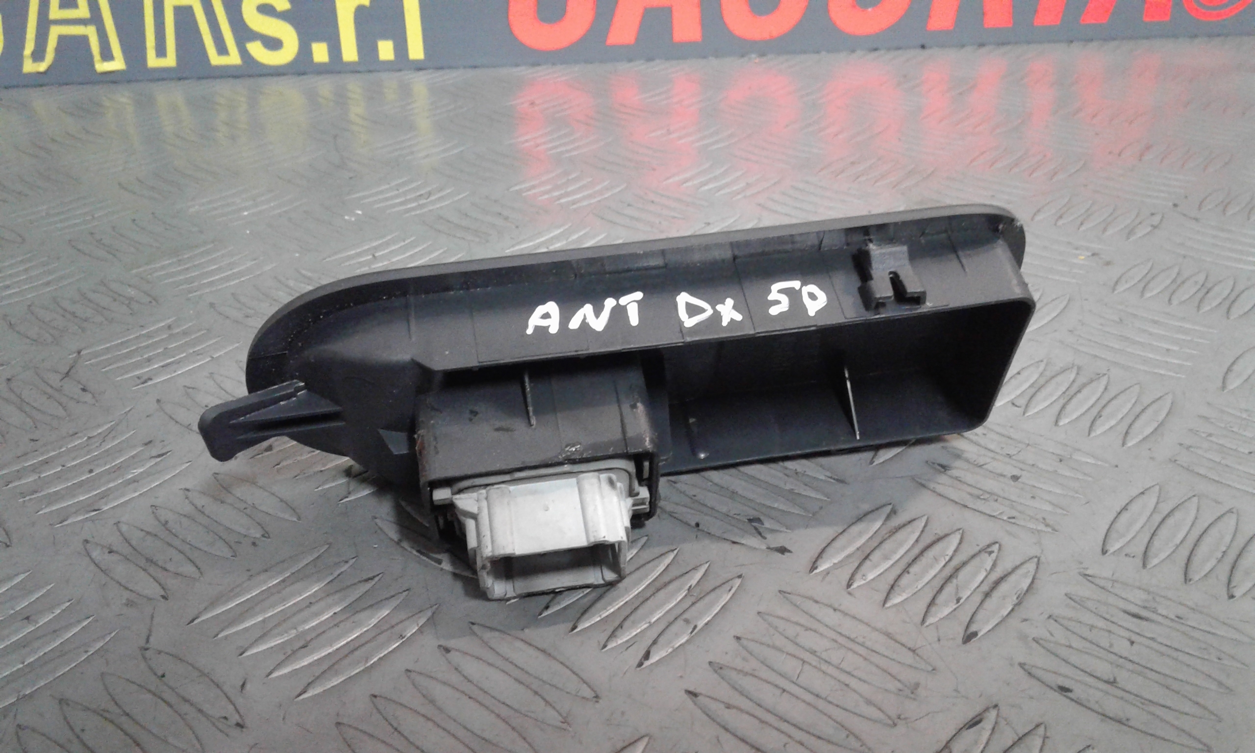 Interruttore Alzacristalli Porta Ant. Destro 8200220511 Usato