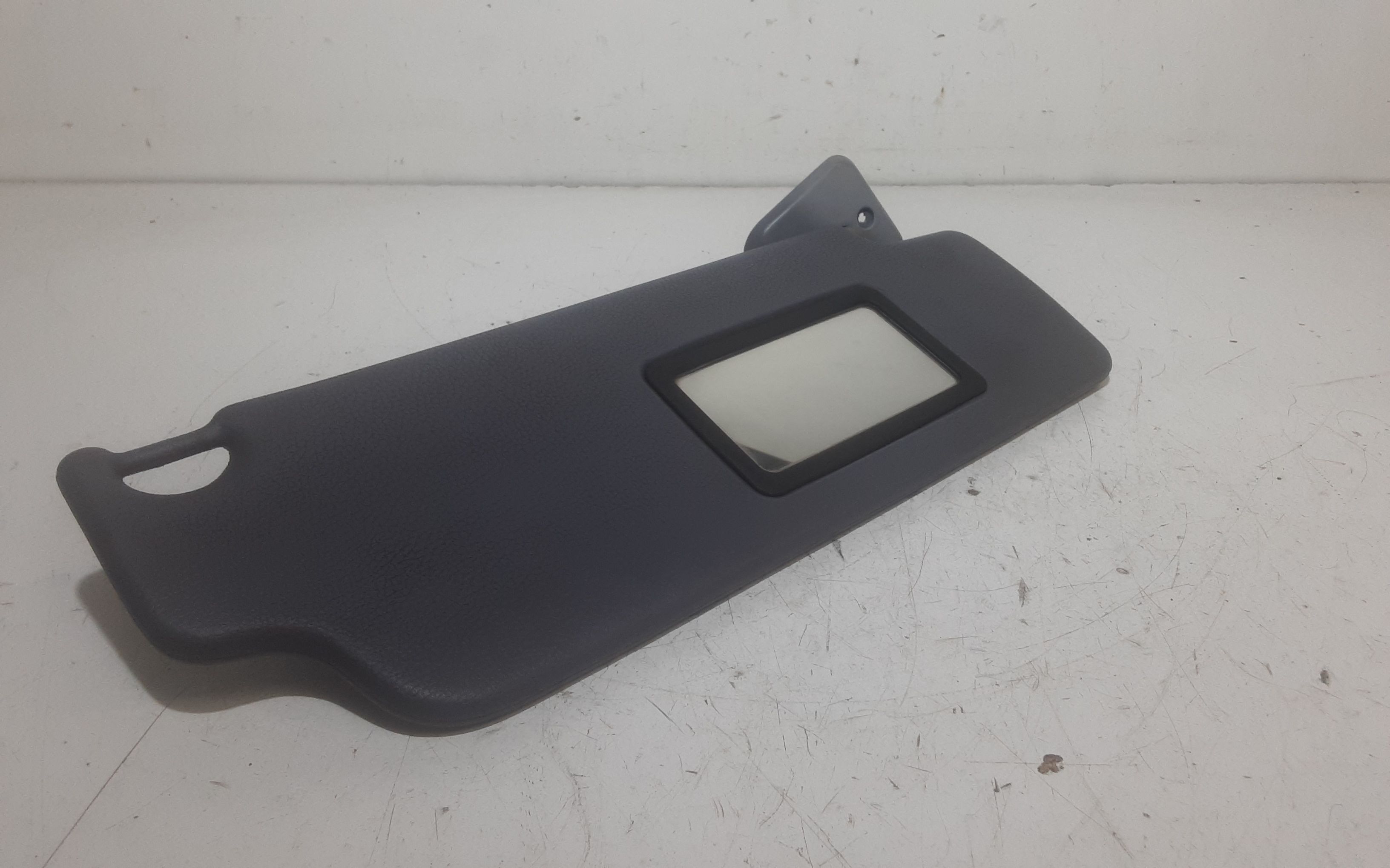 Aletta Parasole Parabrezza Destro 8200190789 Usato