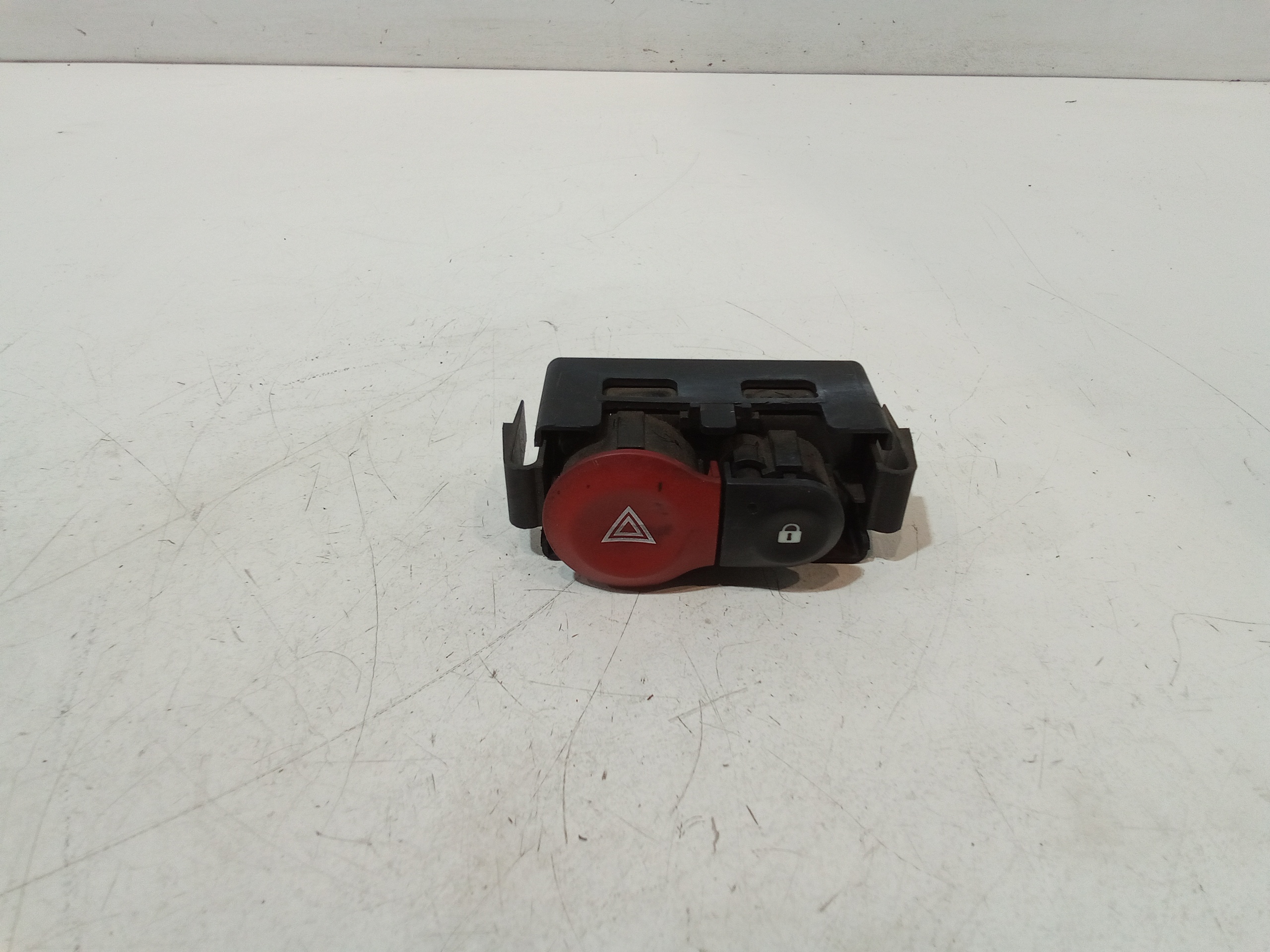 Interruttore Luci Emergenza 252103766R Usato