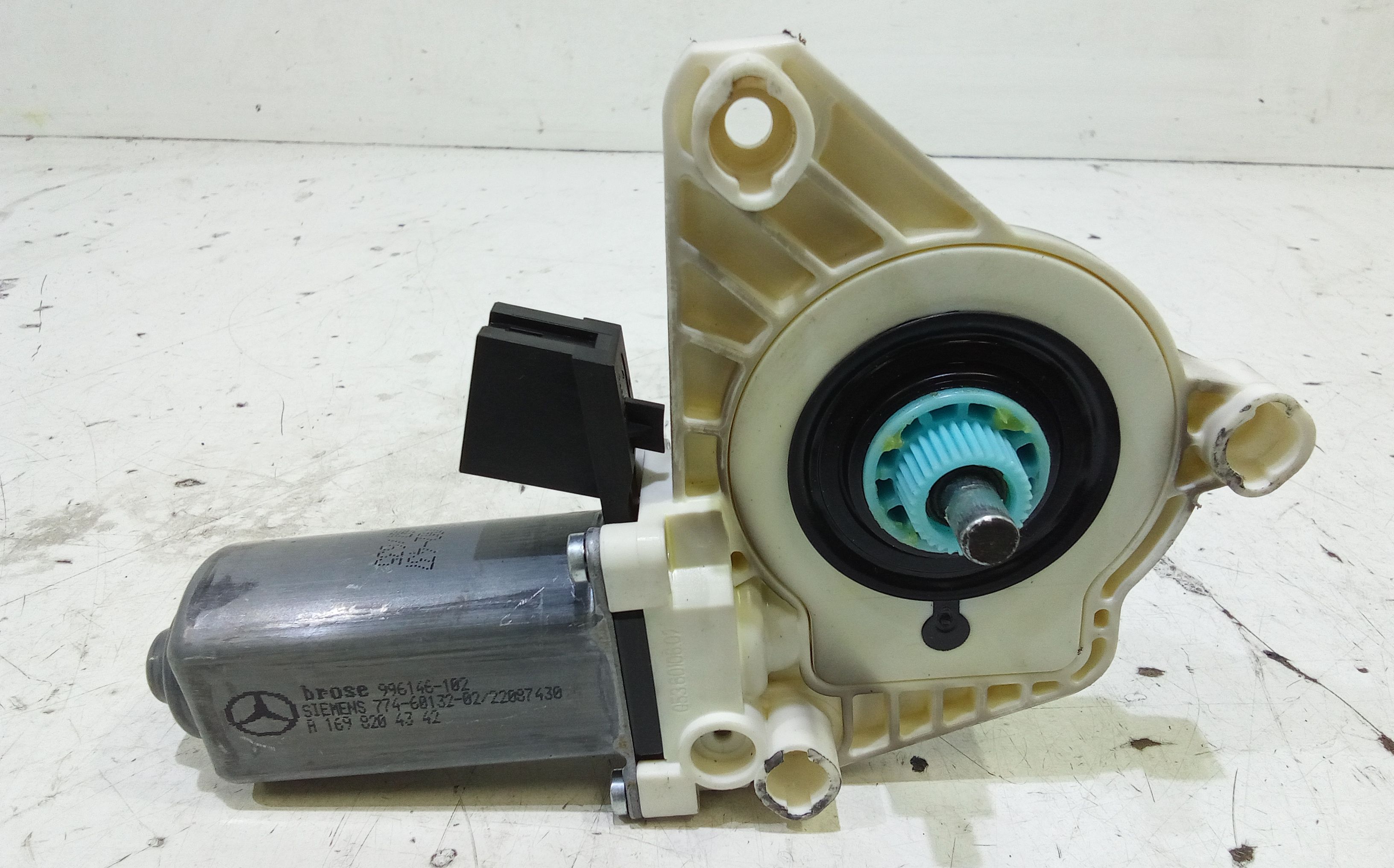 Motorino Alzacristallo Porta Ant. Sinistro A1698201542 Usato