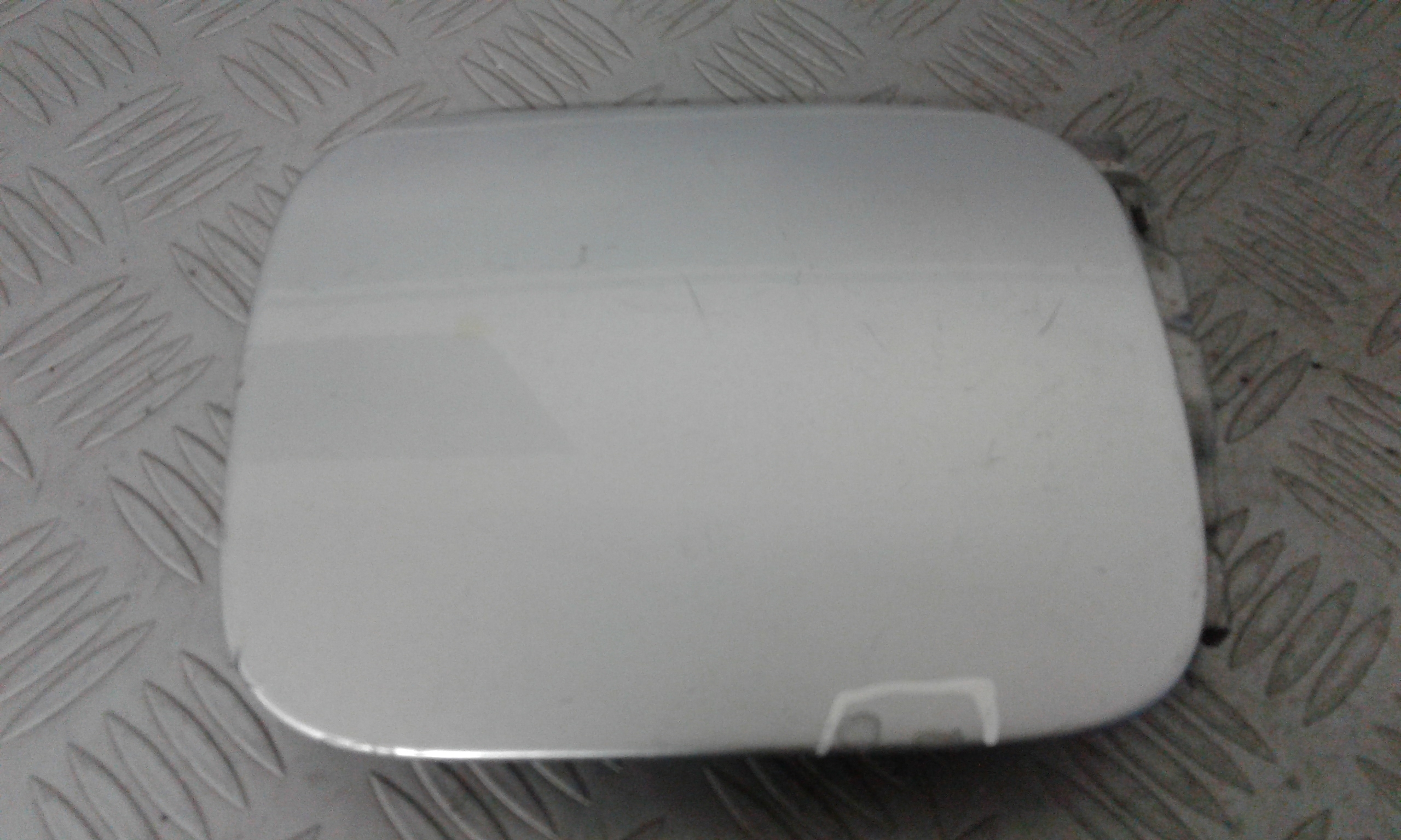 Sportello Carburante 8L0809905A Usato