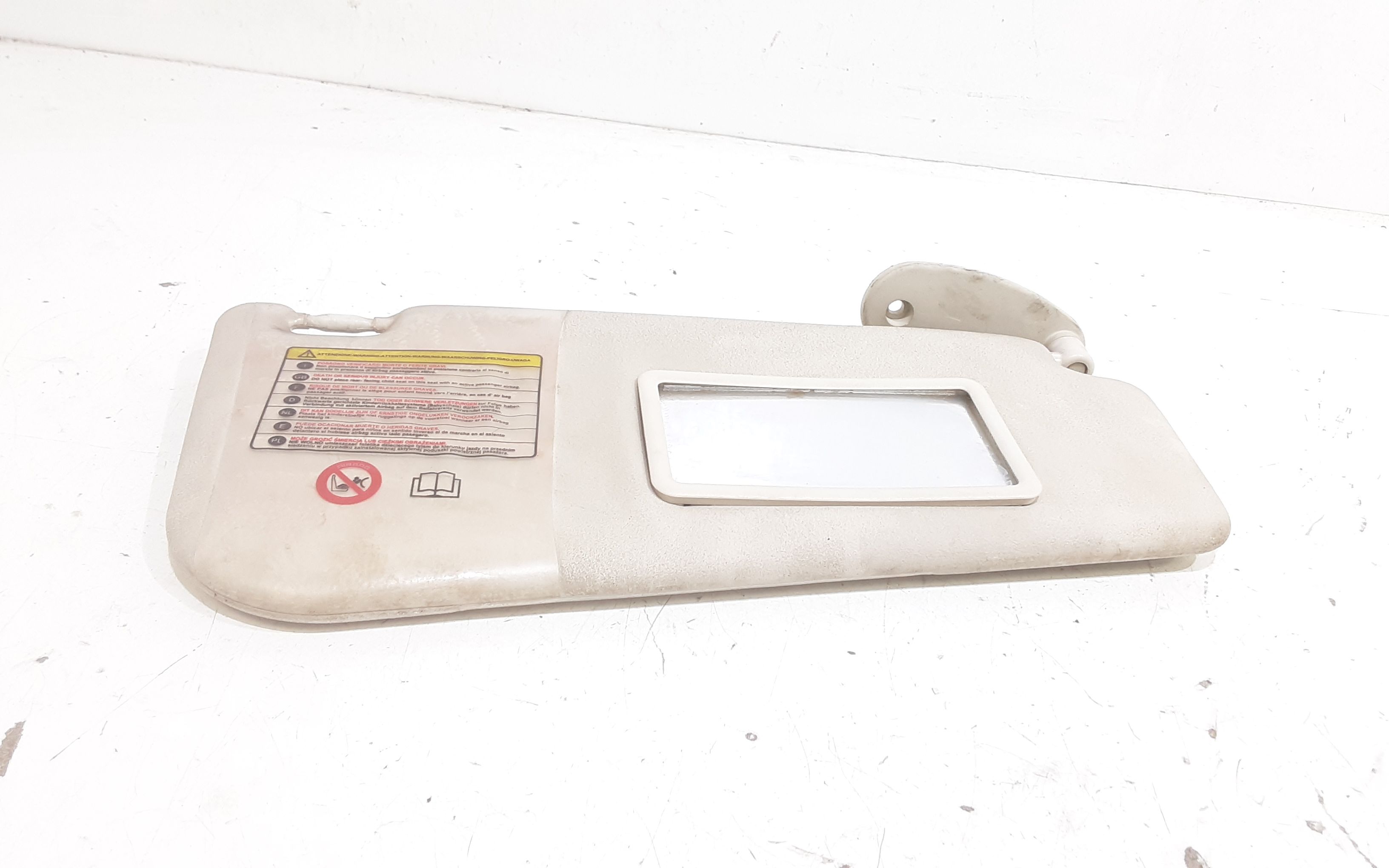 Aletta Parasole Parabrezza Destro 735411165 Usato