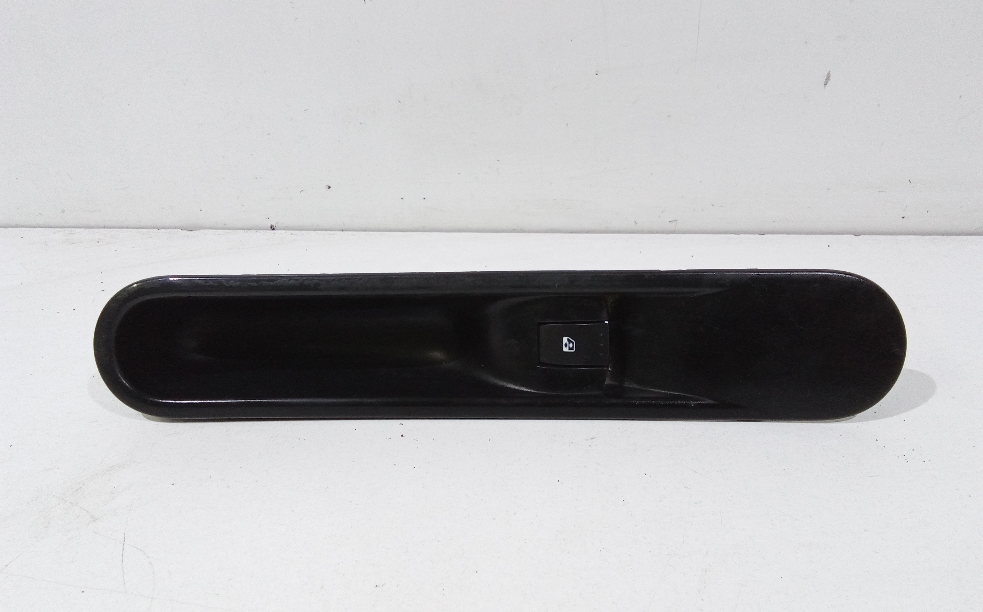 Interruttore Alzacristalli Porta Ant. Destro 8200220508 Usato