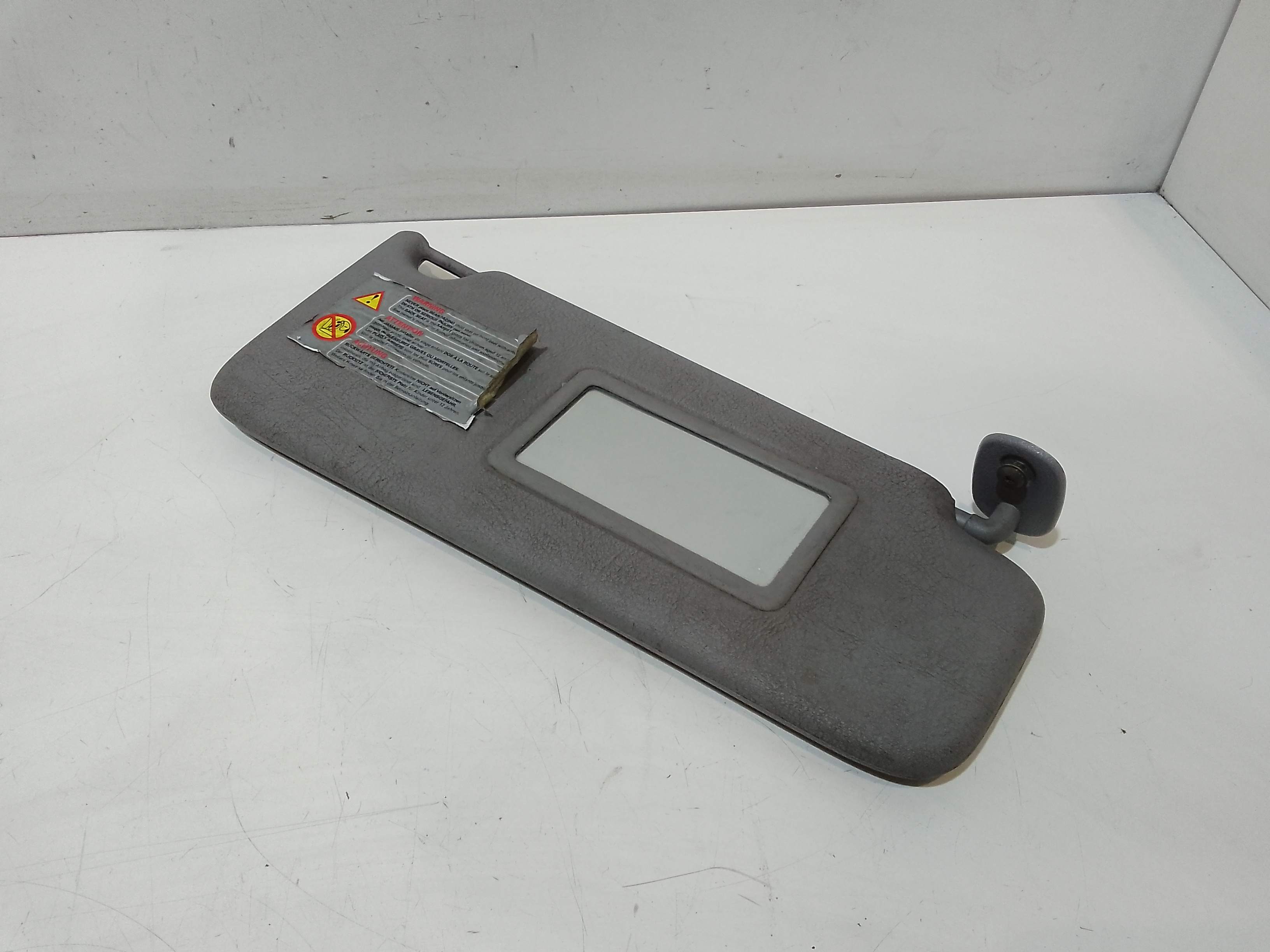 Aletta Parasole Parabrezza Destro 8200240038 Usato