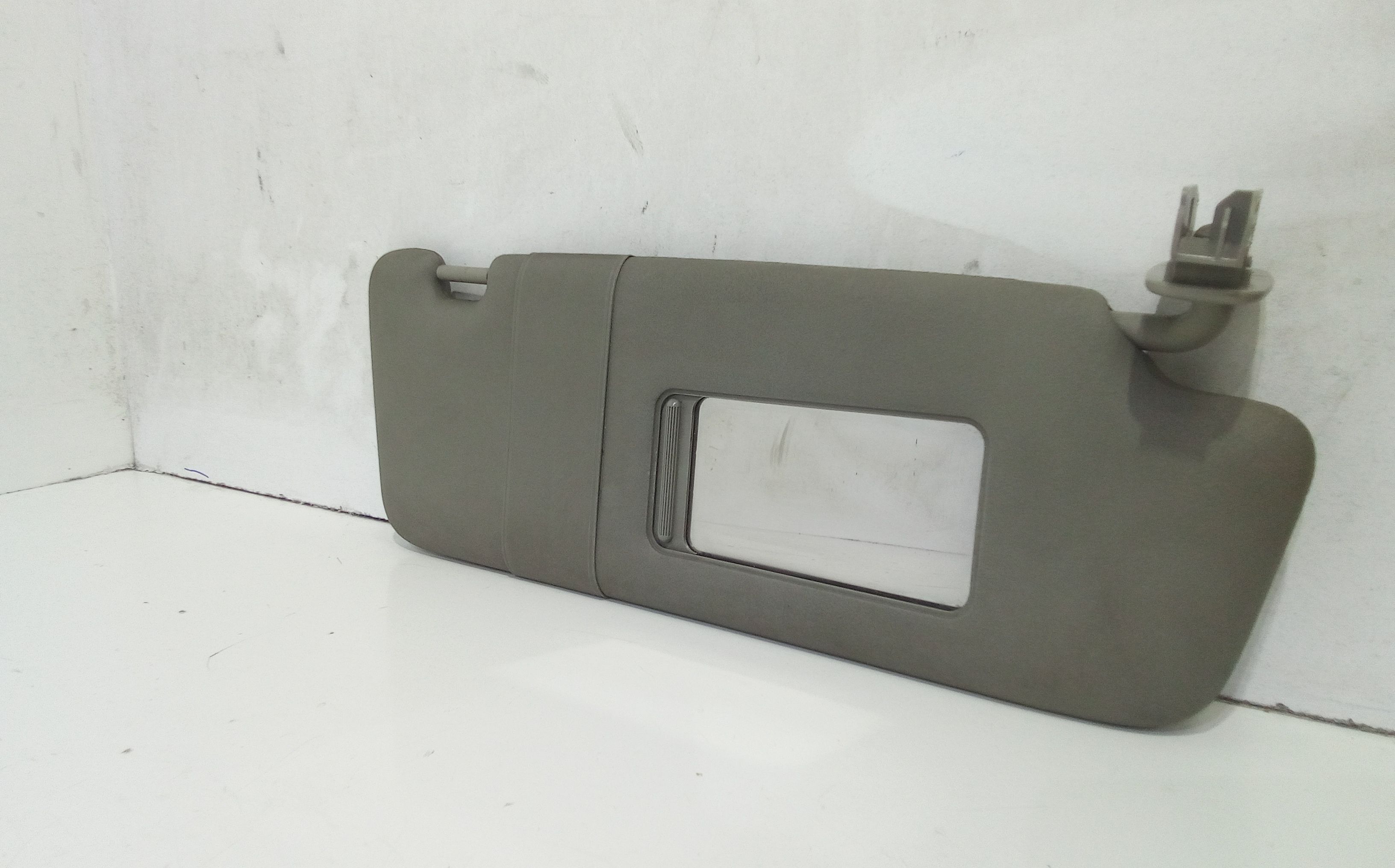 Aletta Parasole Parabrezza Destro 8E08575521X5 Usato