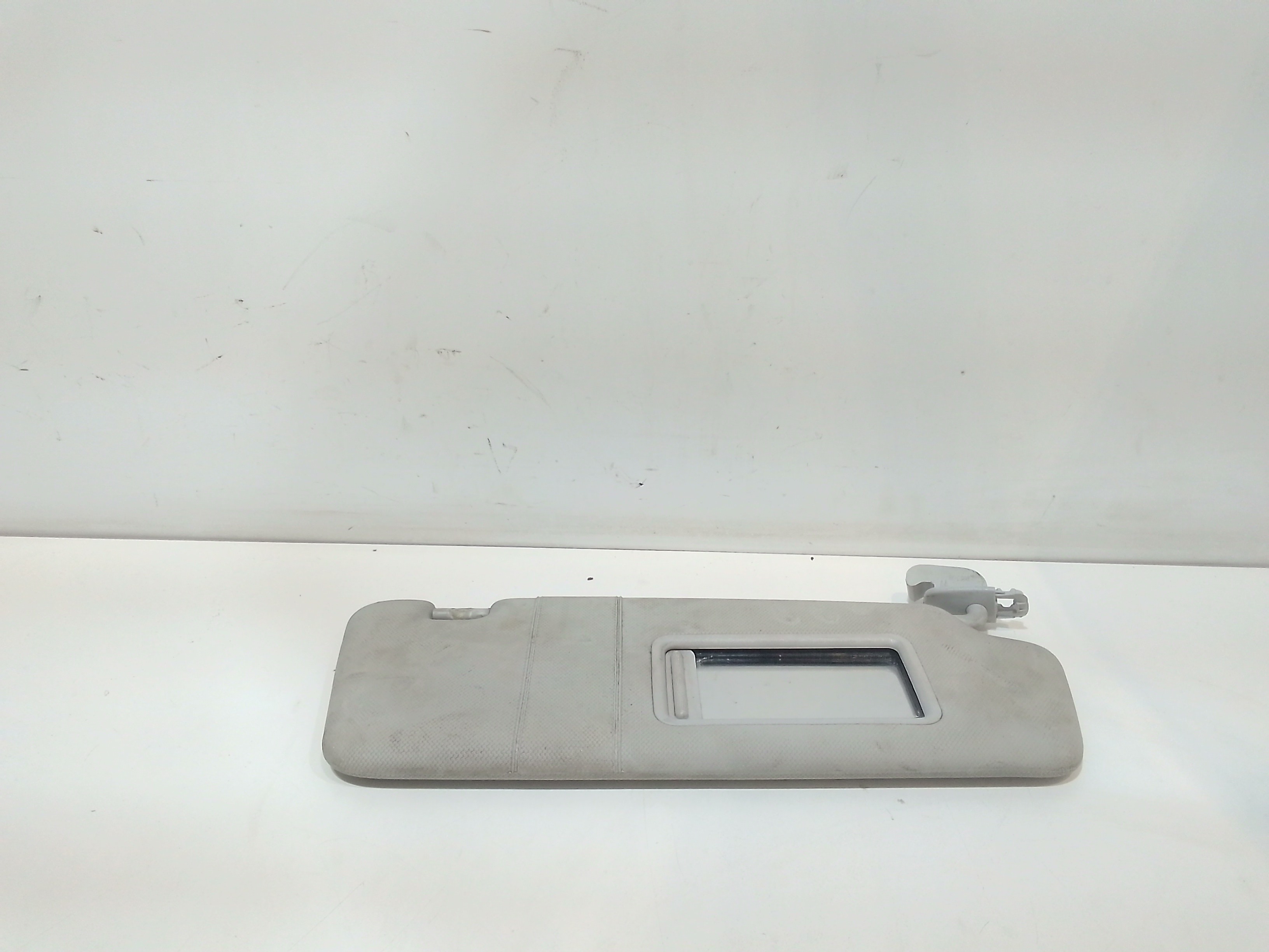 Aletta Parasole Parabrezza Destro 8E08575521X5 Usato