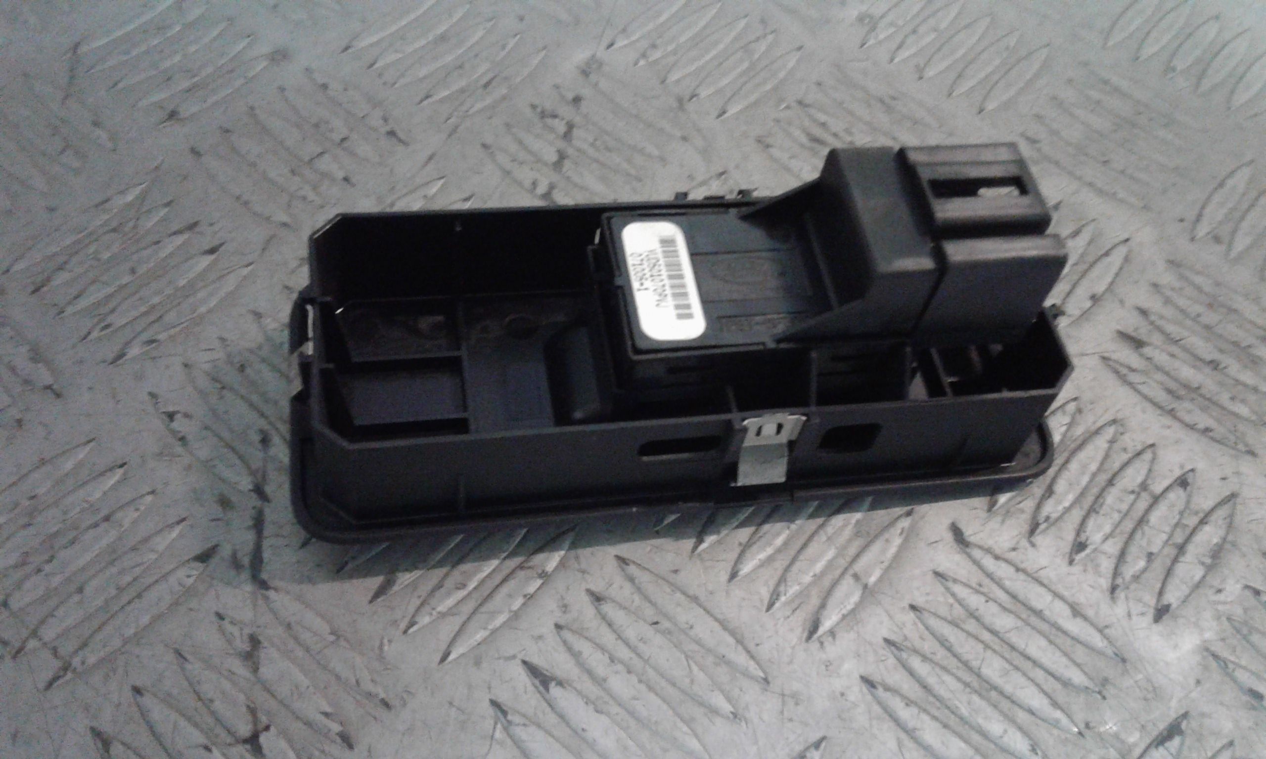 Interruttore Alzacristalli Porta Post. Destro YUD501080PVJ Usato