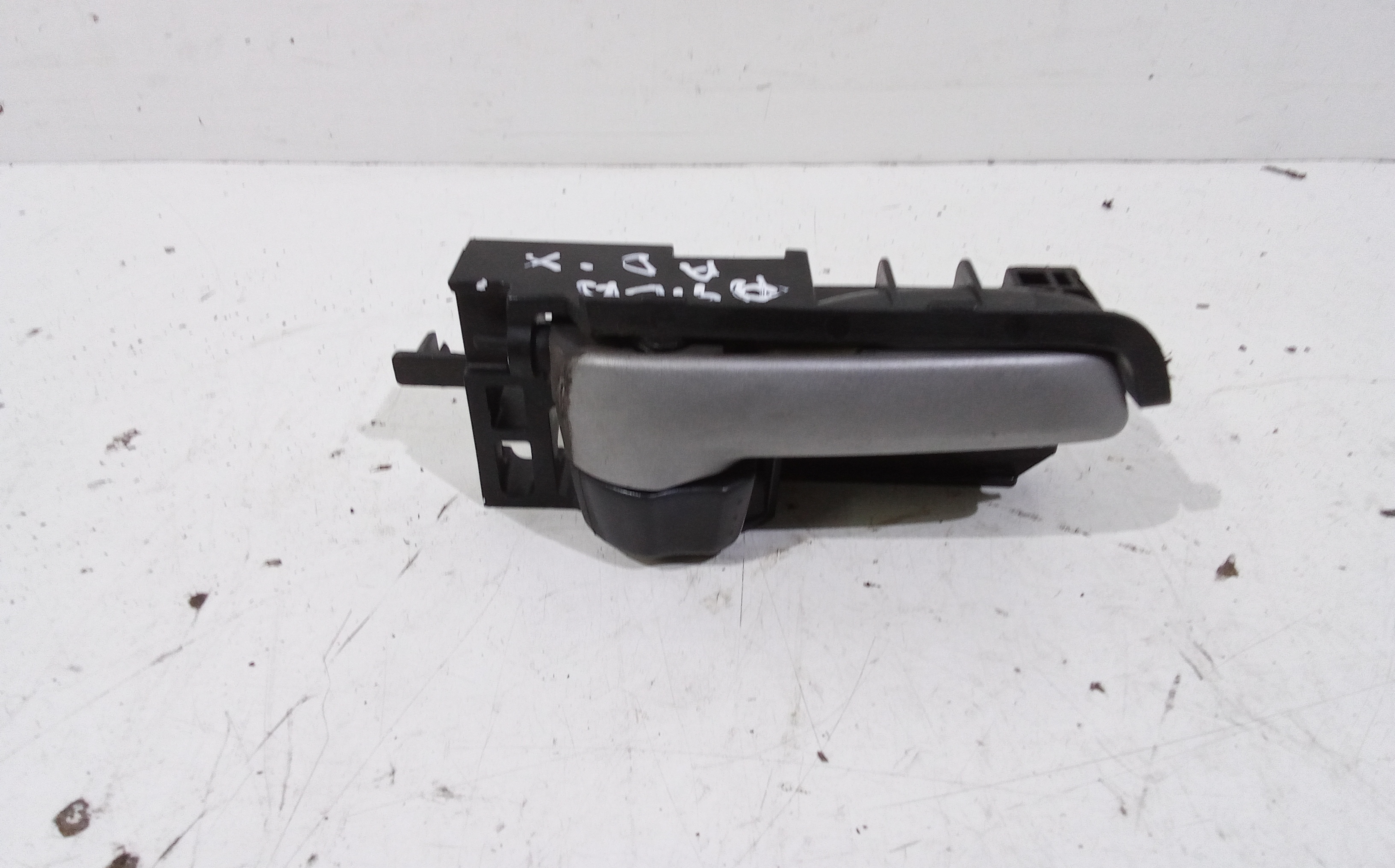 Maniglia Int. Apertura Porta Ant. Destro Usato