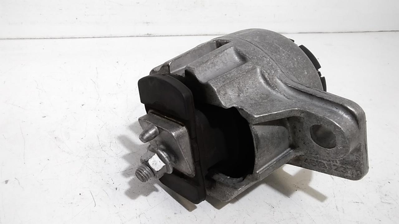 Piastra Alloggiamento Supporto Motore (Con Eventuale Bielletta O Tirante Associato) Usato