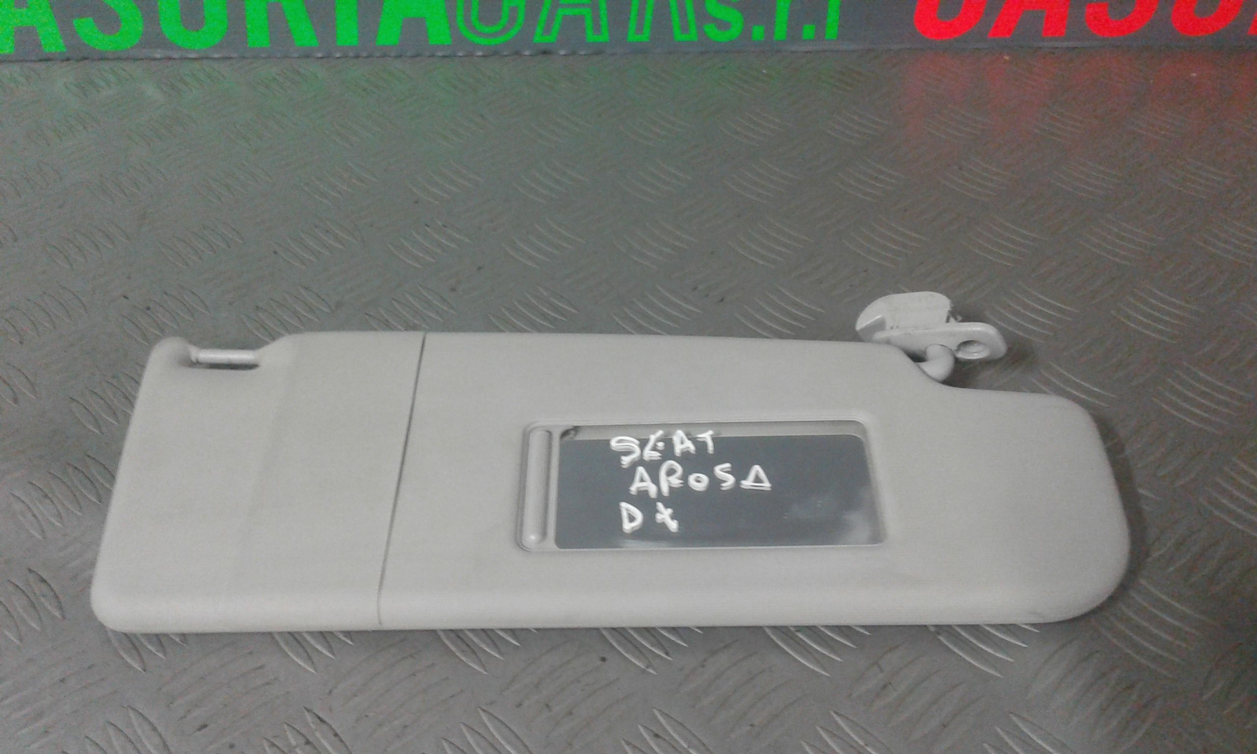 Aletta Parasole Parabrezza Destro 3B0857552X14 Usato