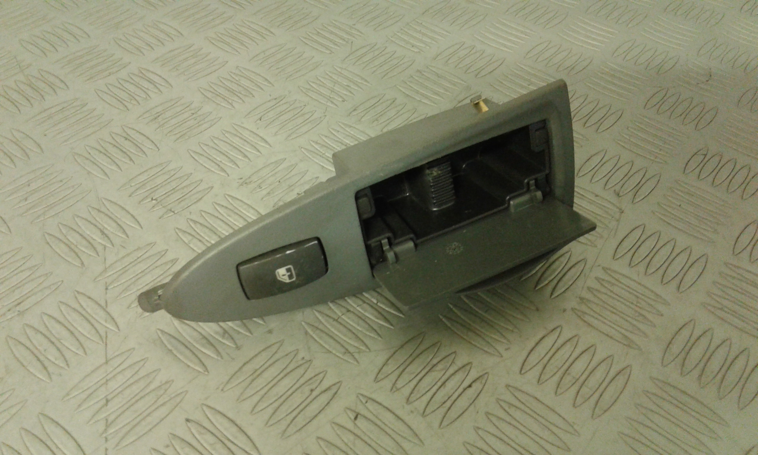 Interruttore Alzacristalli Porta Post. Sinistro 735398872 Usato