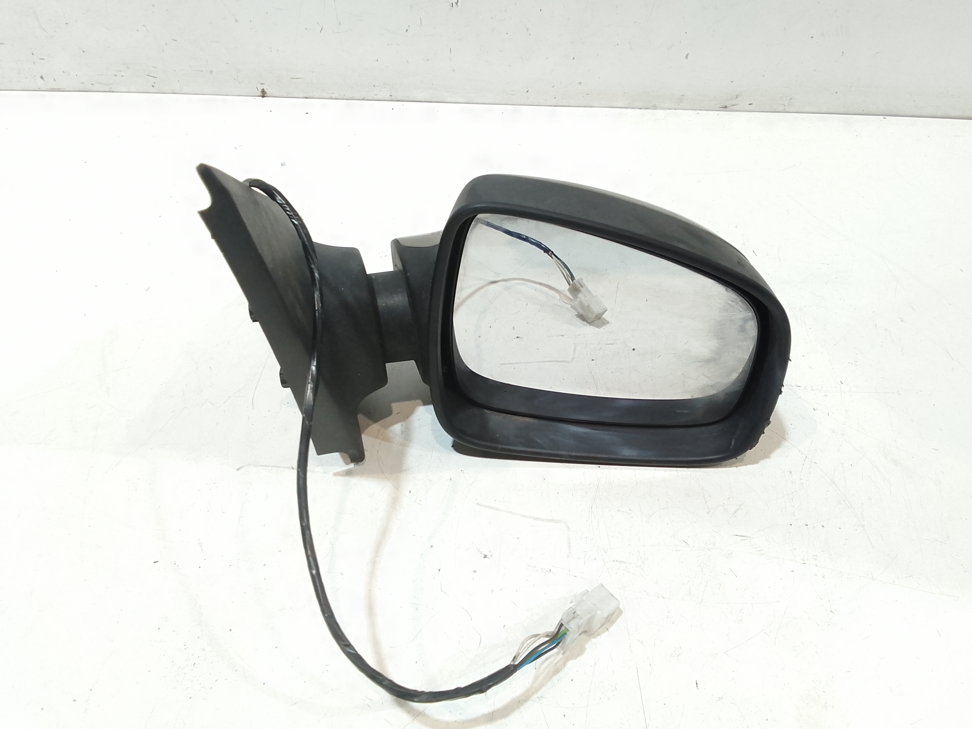 Retrovisore Est. Destro 963015207R Usato