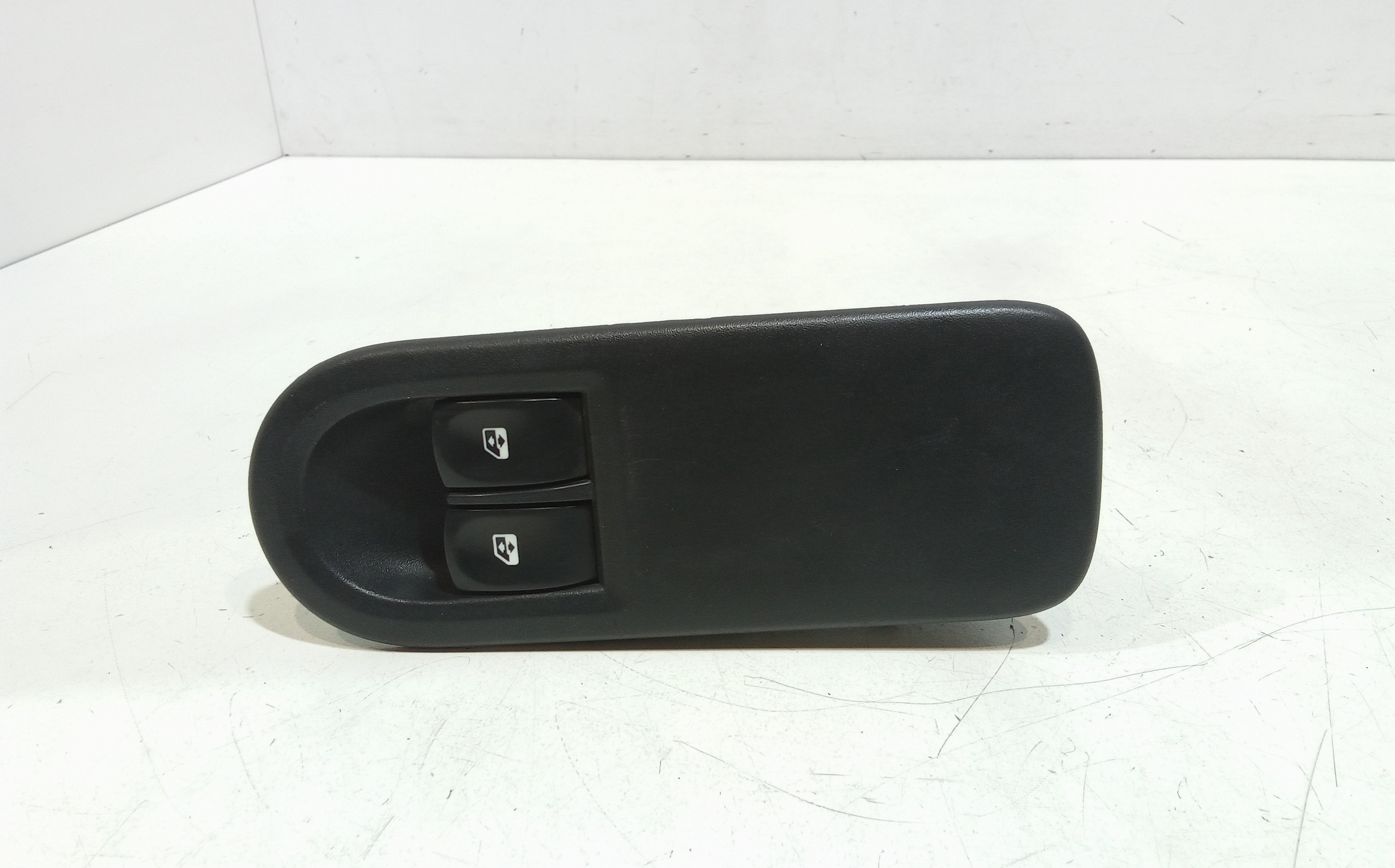 Interruttore Alzacristalli Porta Ant. Sinistro 8200214939 Usato