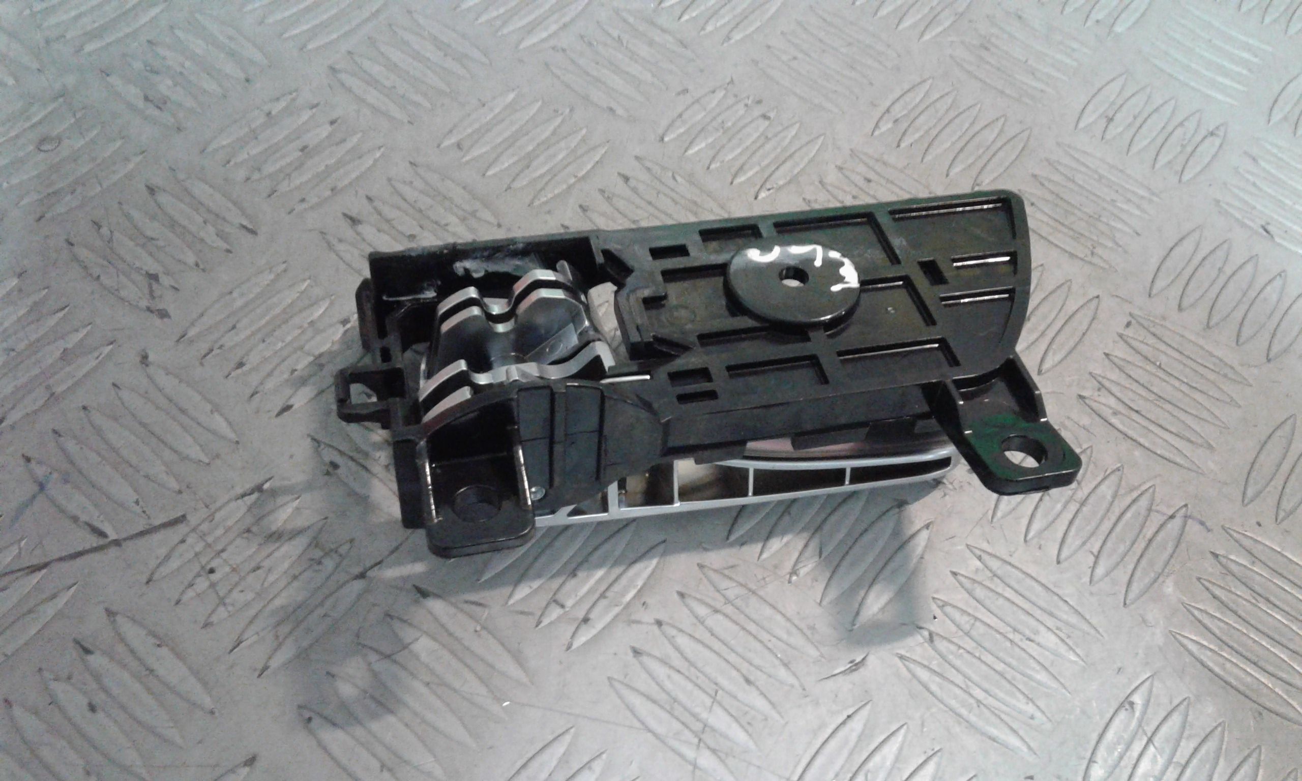 Maniglia Int. Apertura Porta Post. Destro 826202P000XMH Usato