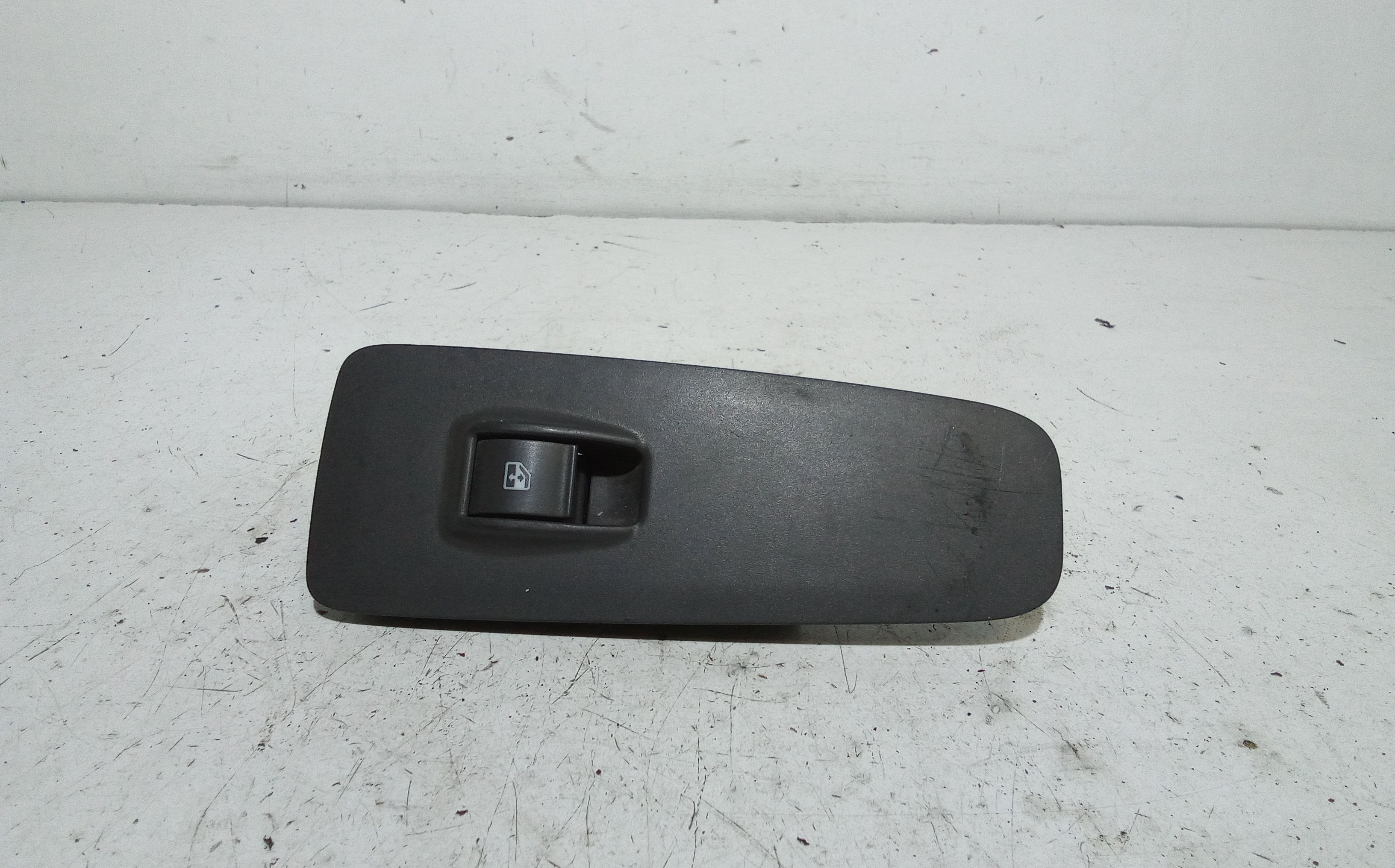 Interruttore Alzacristalli Porta Ant. Destro Usato