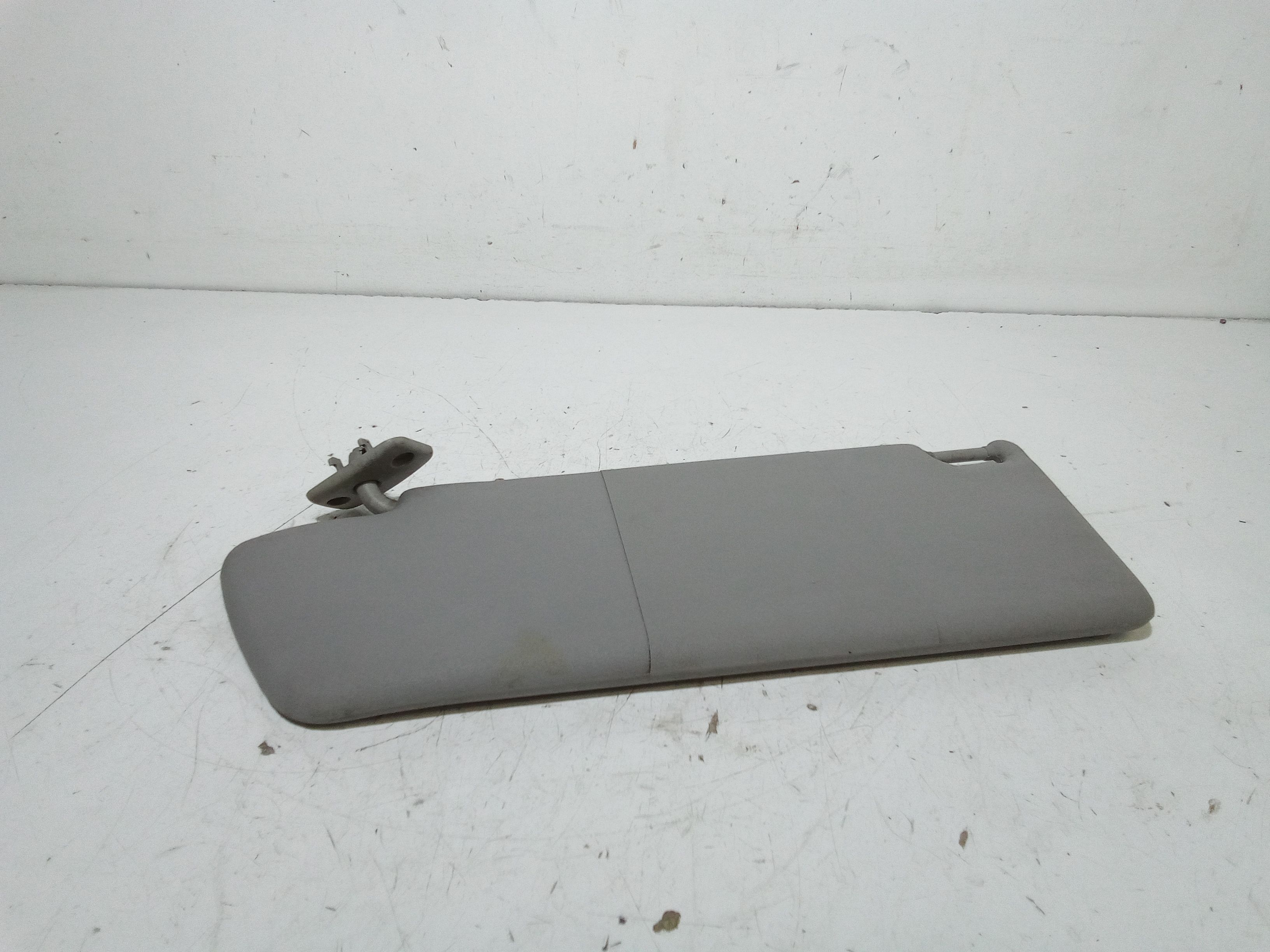 Aletta Parasole Parabrezza Sinistro 13234248 Usato