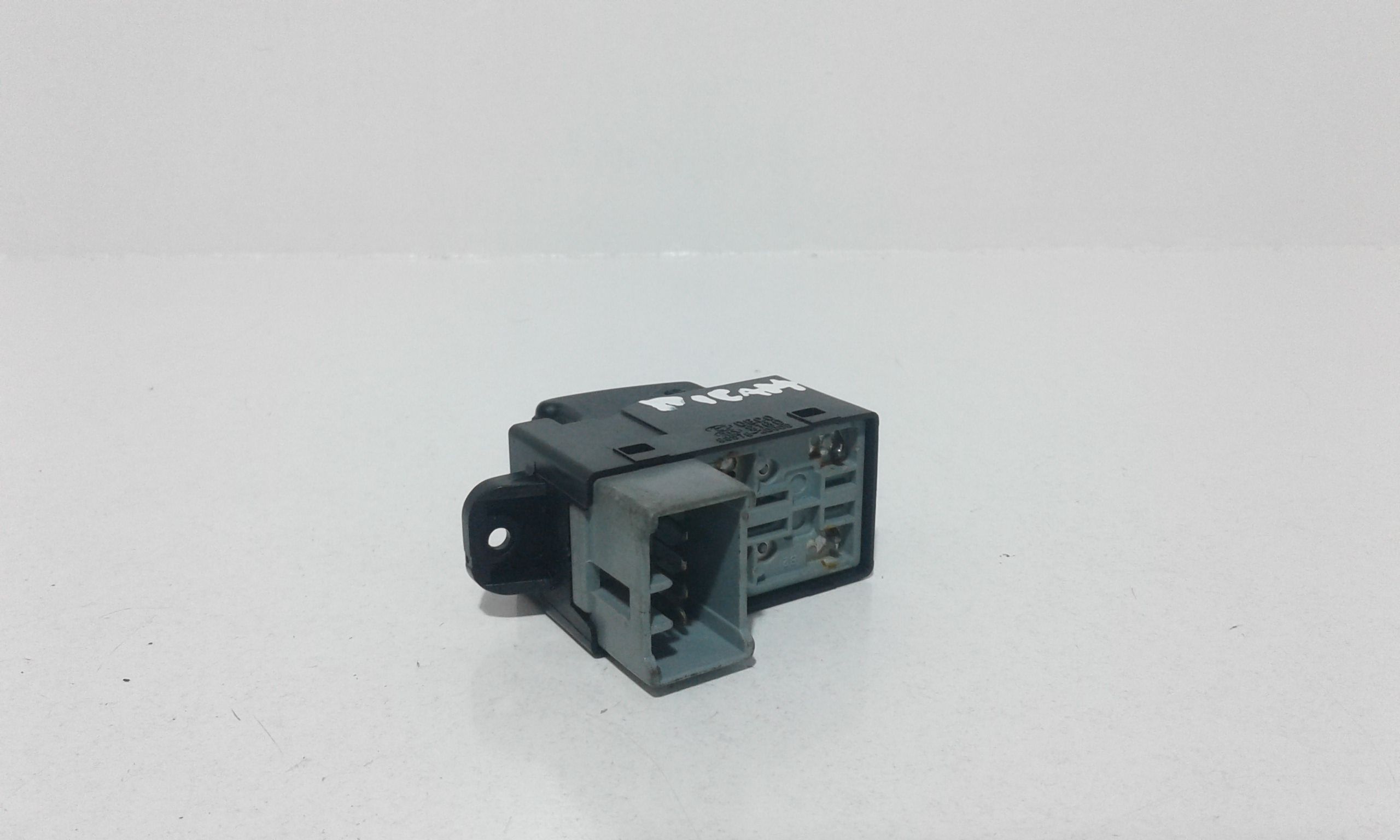 Interruttore Alzacristalli Porta Post. Destro 9358007000 Usato