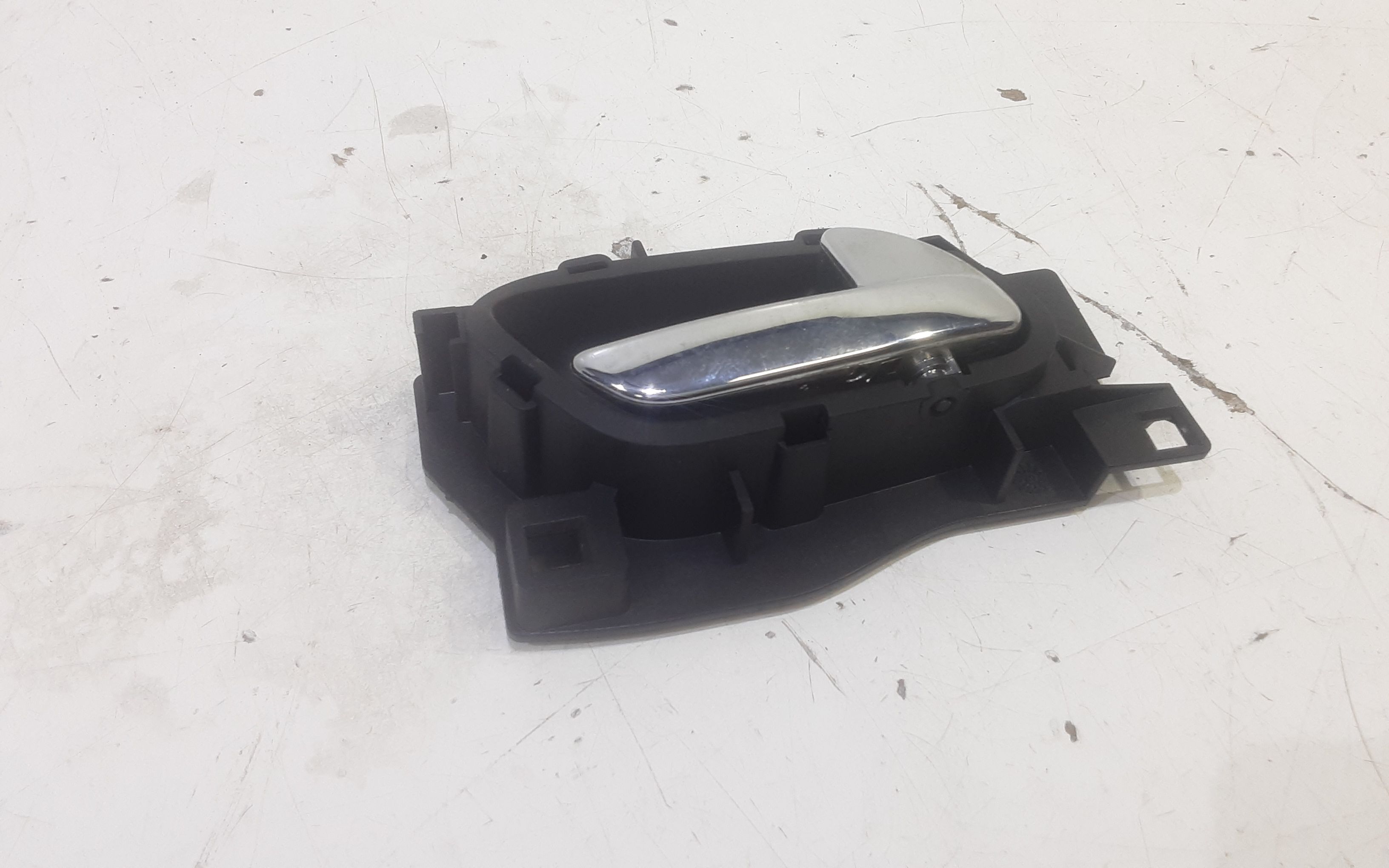 Maniglia Int. Apertura Porta Ant. Destro Usato