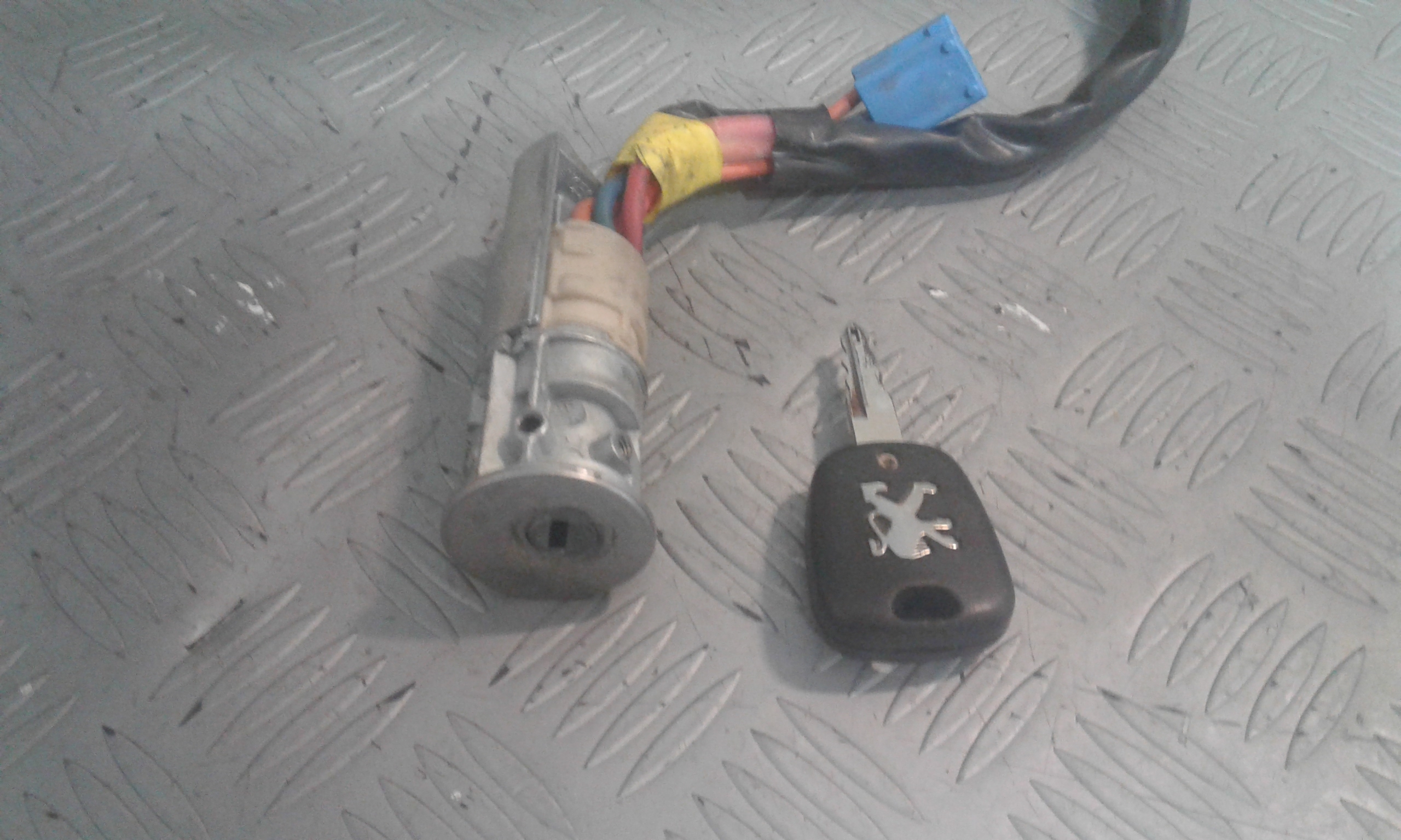 Commutatore Avviamento Con Cilindretti Serrature Usato