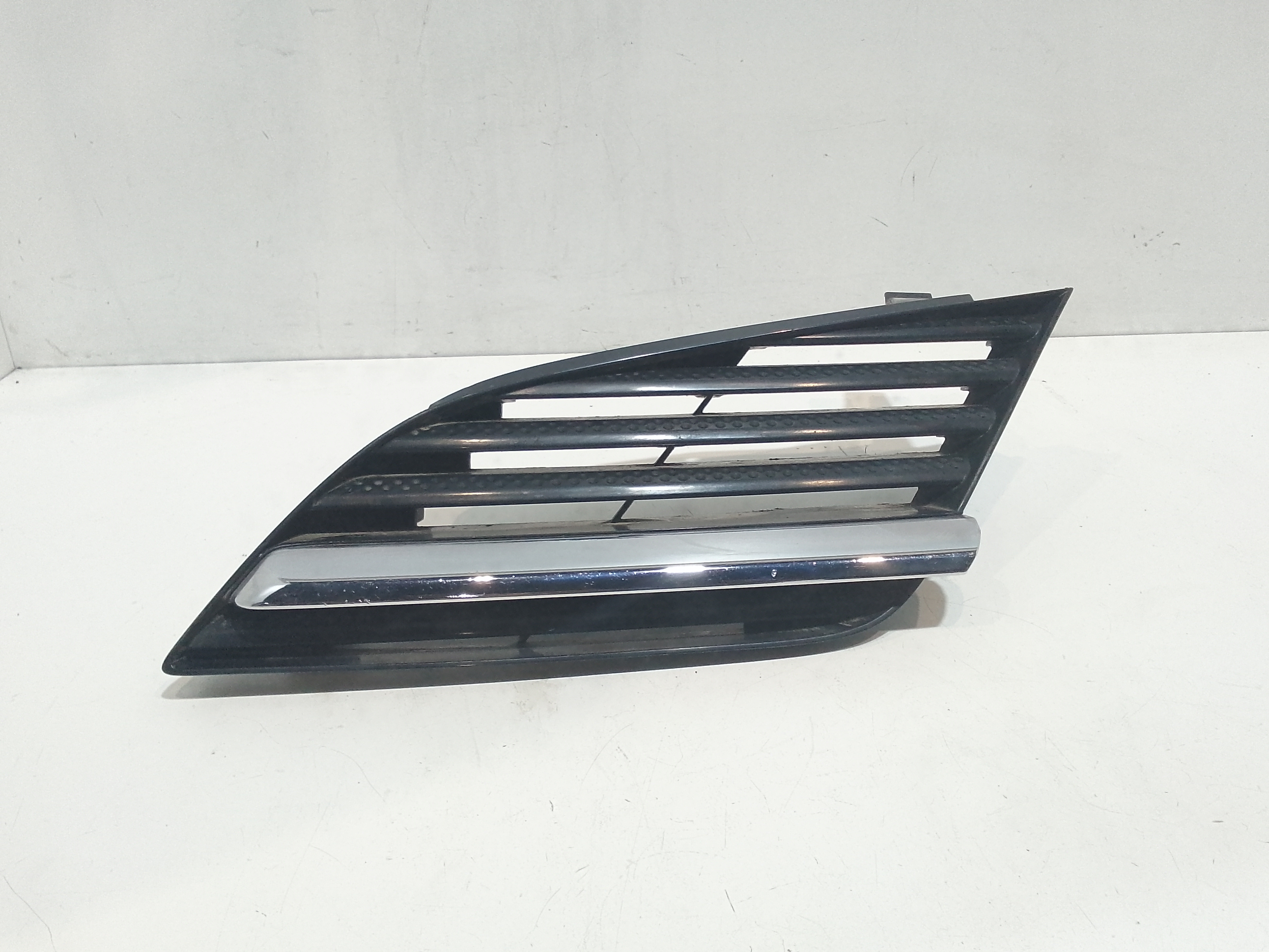 Griglia Paraurti Ant. 62254BN700 Usato