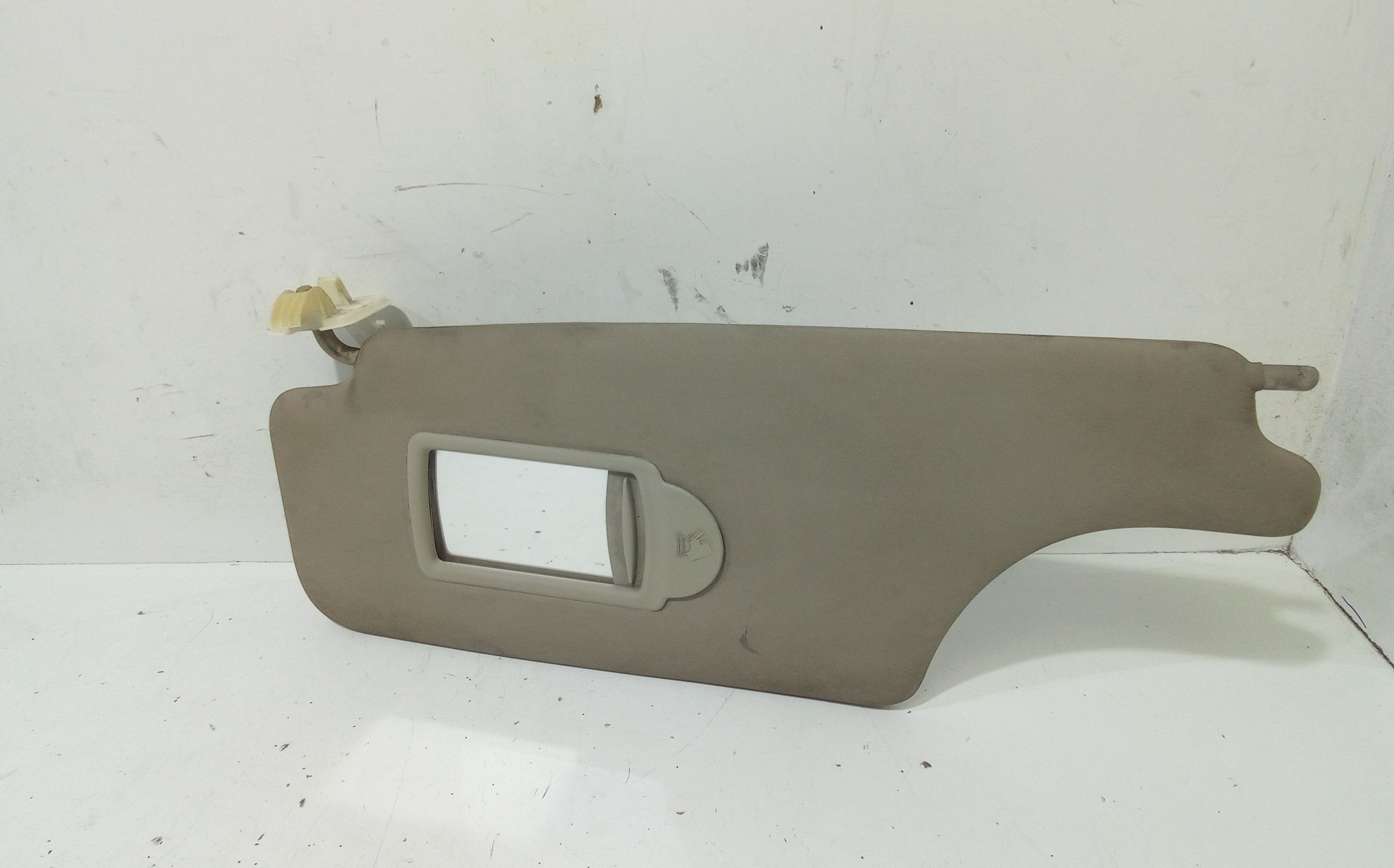 Aletta Parasole Parabrezza Sinistro 8200329035 Usato