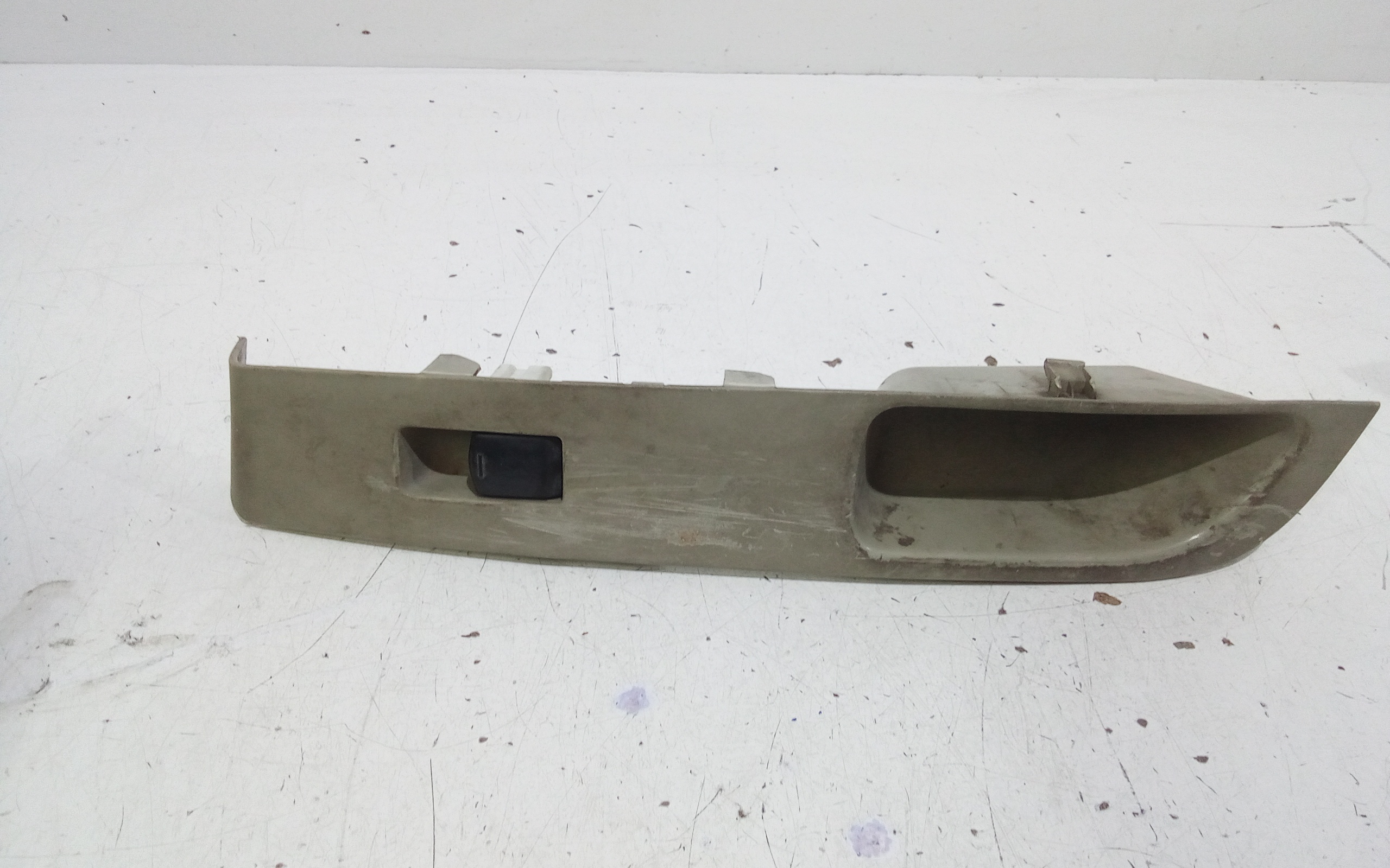 Interruttore Alzacristalli Porta Ant. Destro Usato