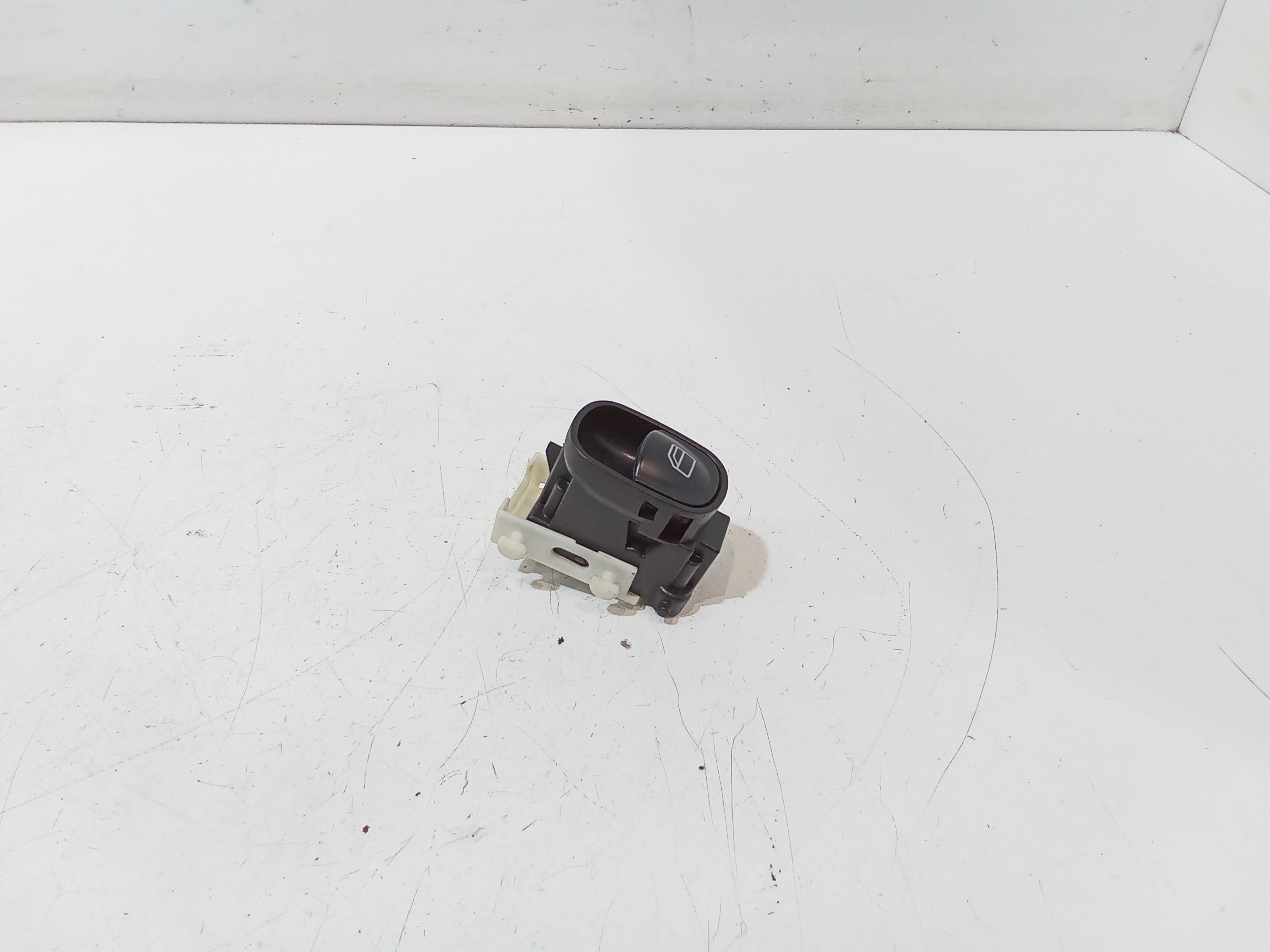 Interruttore Alzacristalli Porta Ant. Destro Usato