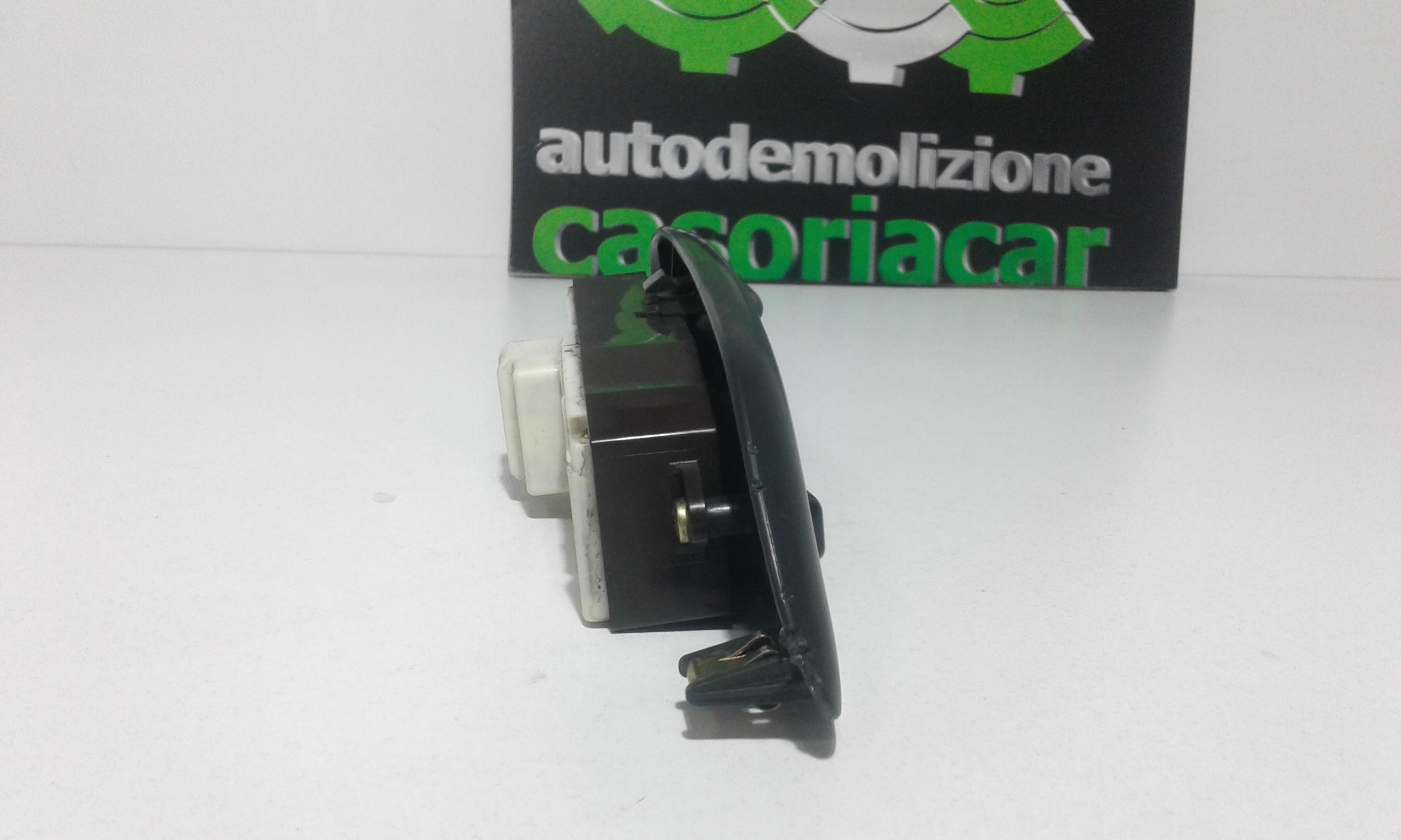 Interruttore Alzacristalli Porta Ant. Sinistro 8482010100 Usato
