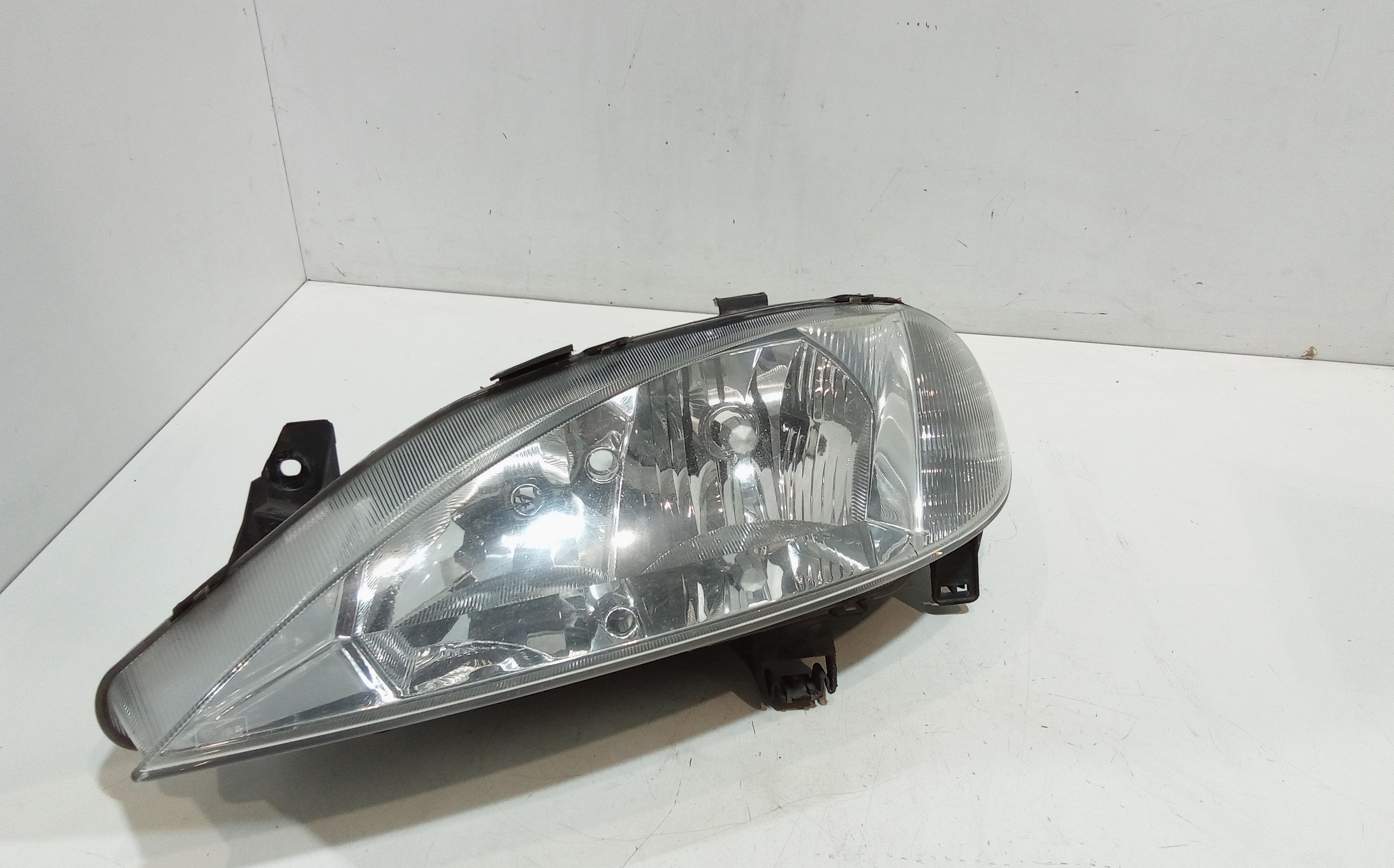 Proiettore Sinistro 260607124R Usato