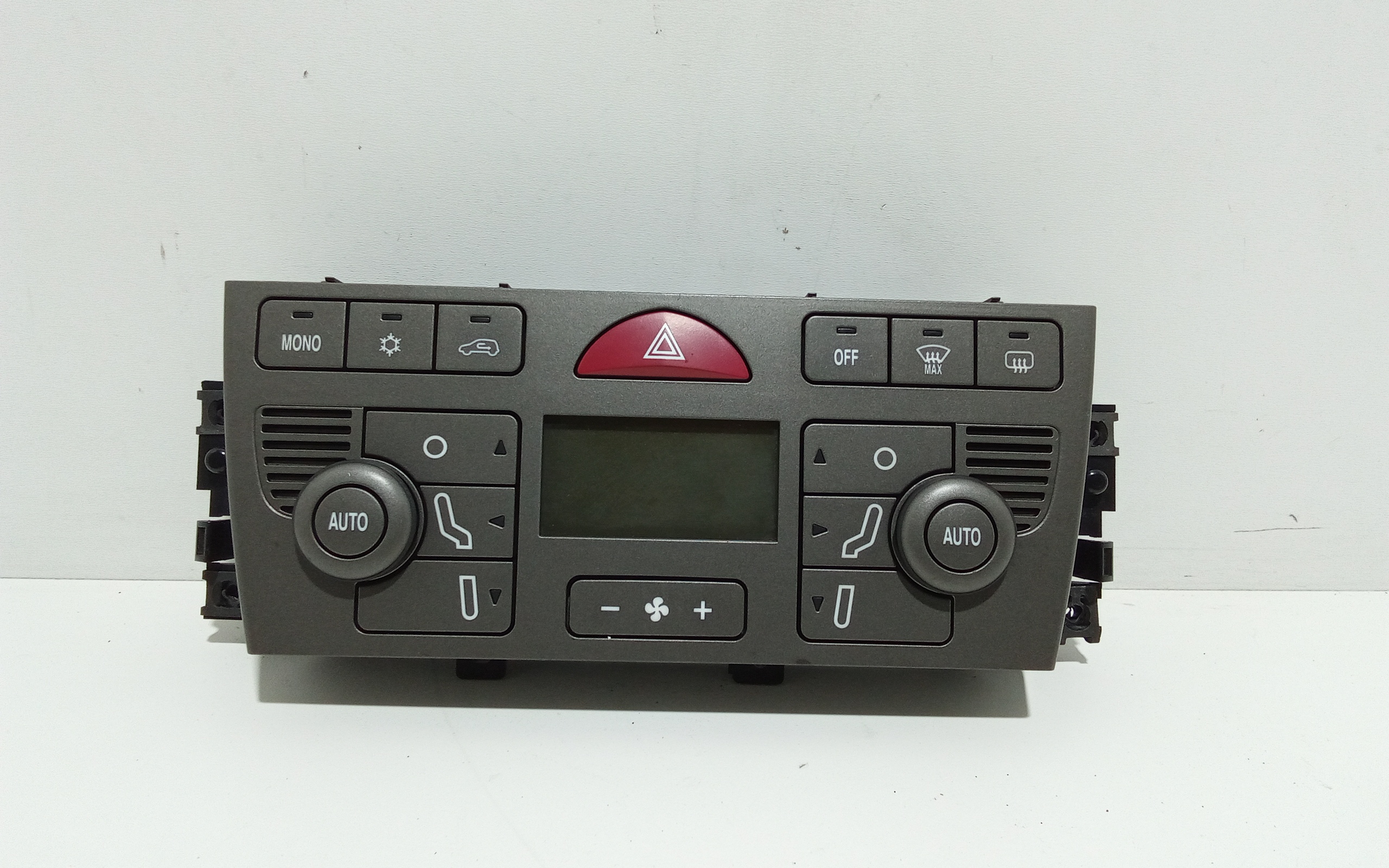 Blocco Comando Climatizzazione 77364220 Usato