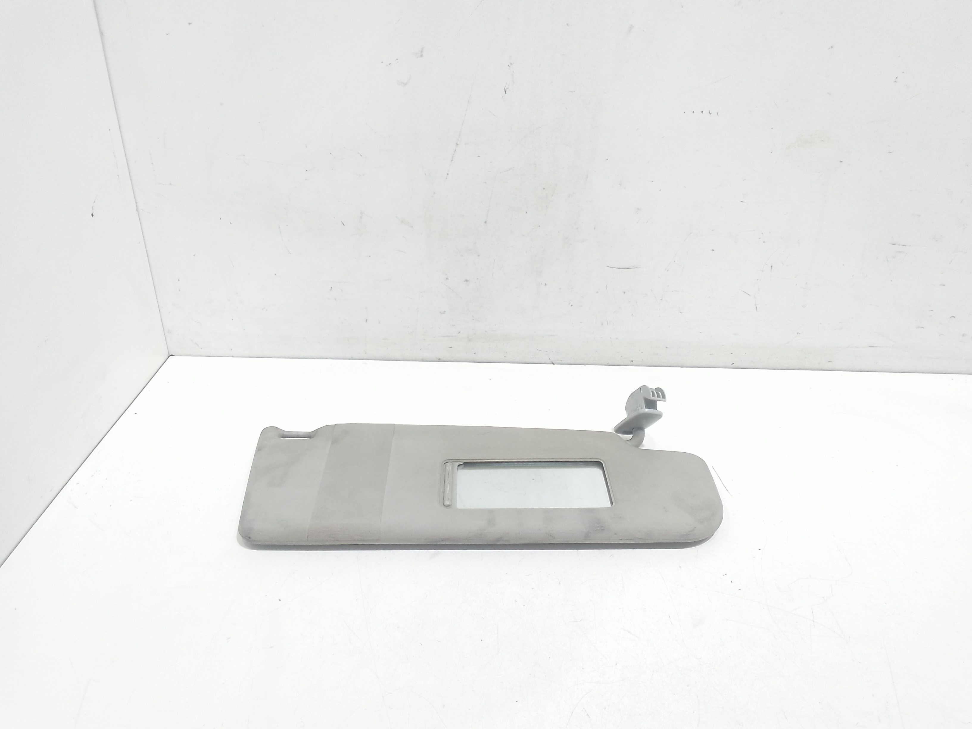 Aletta Parasole Parabrezza Destro 6X0857552E2F4 Usato