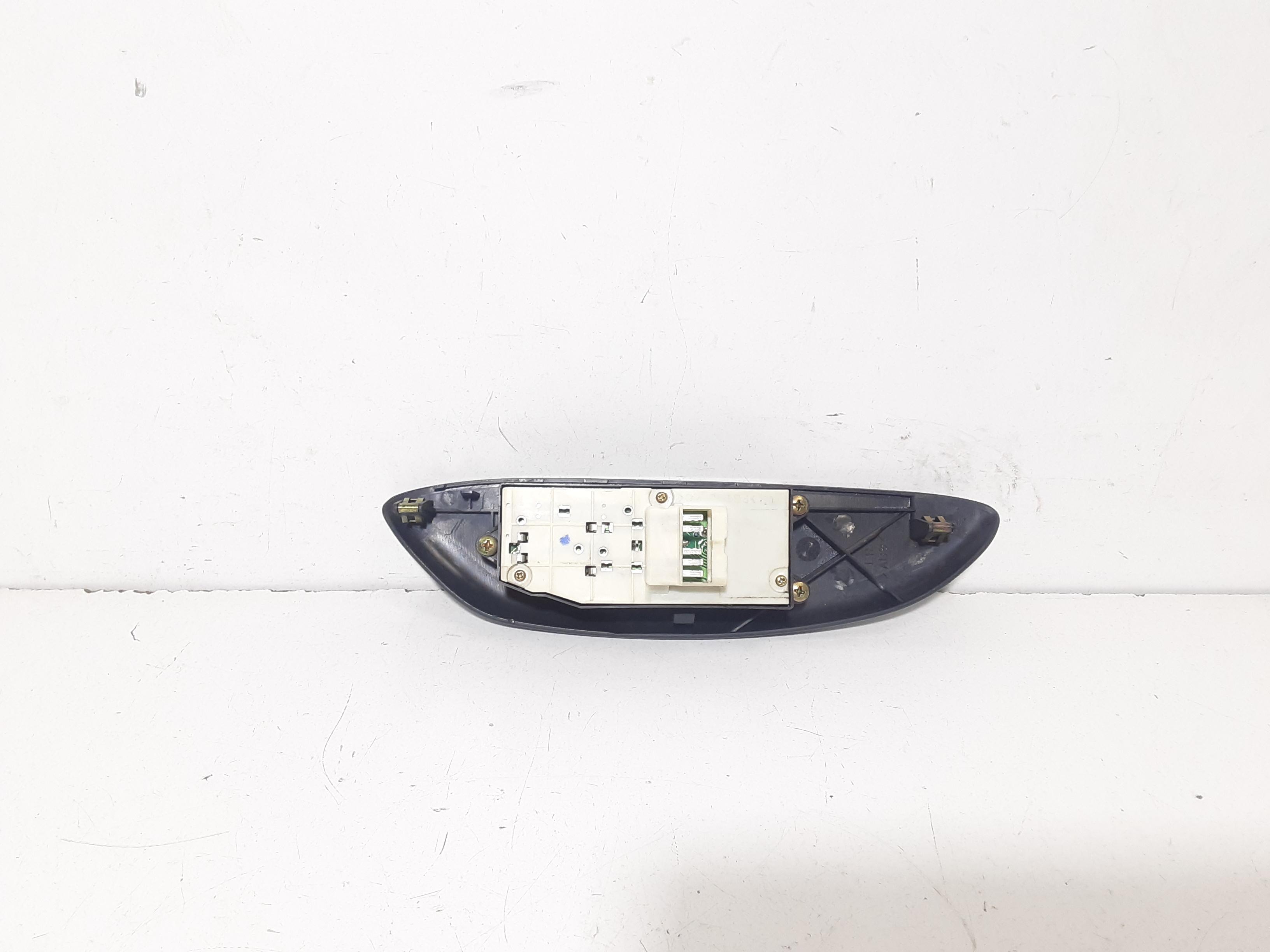 Interruttore Alzacristalli Porta Ant. Sinistro 8482010100 Usato