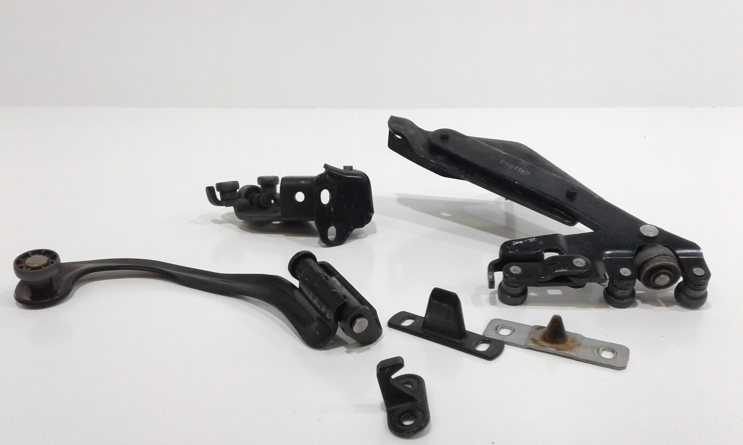 Cerniera Porta Ant. Destro,cerniera Porta Ant.sinistro, Cerniera Porta Post. Destro, Cerniera Porta Post. Sinistro Usato