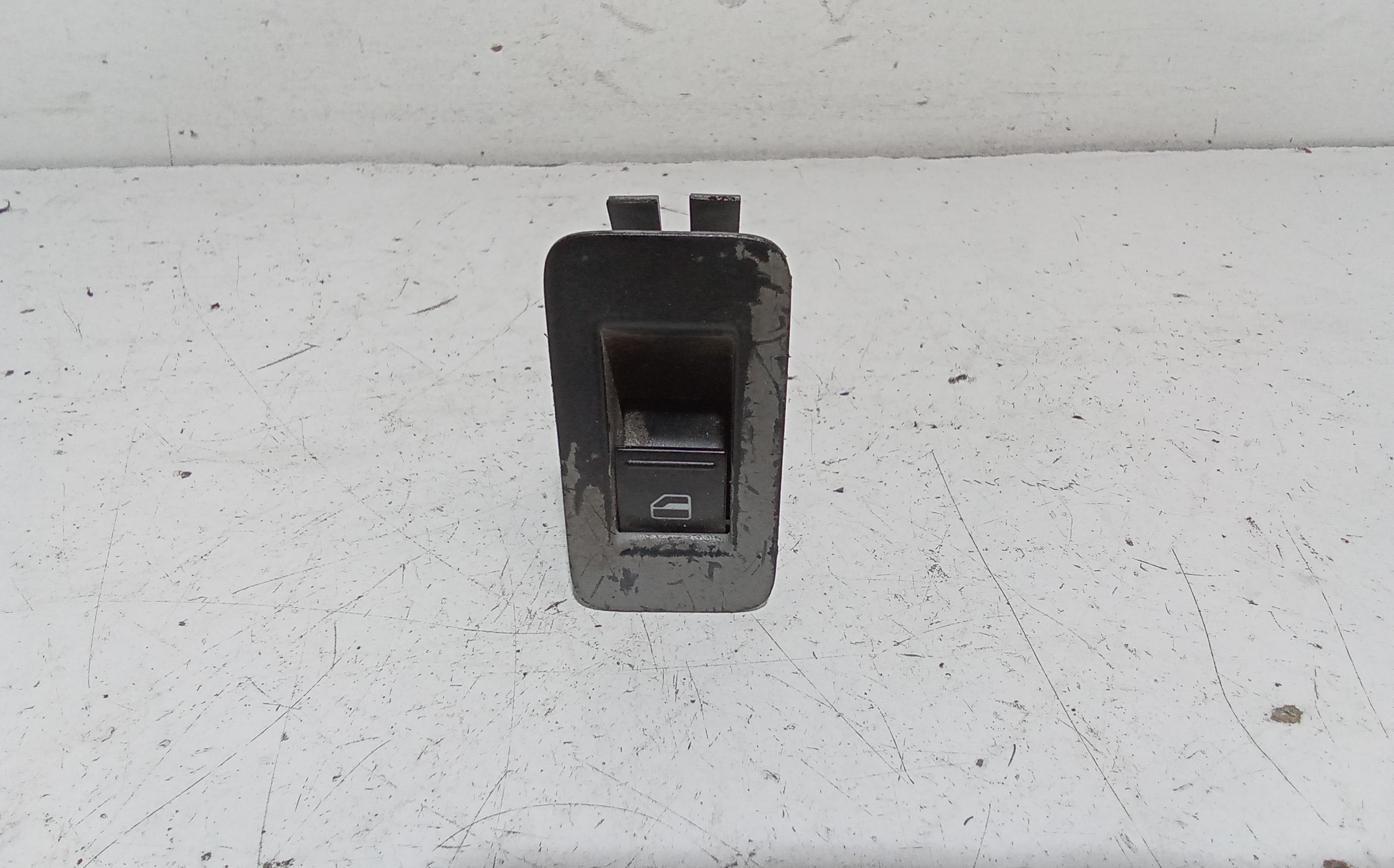 Interruttore Alzacristalli Porta Ant. Destro Usato