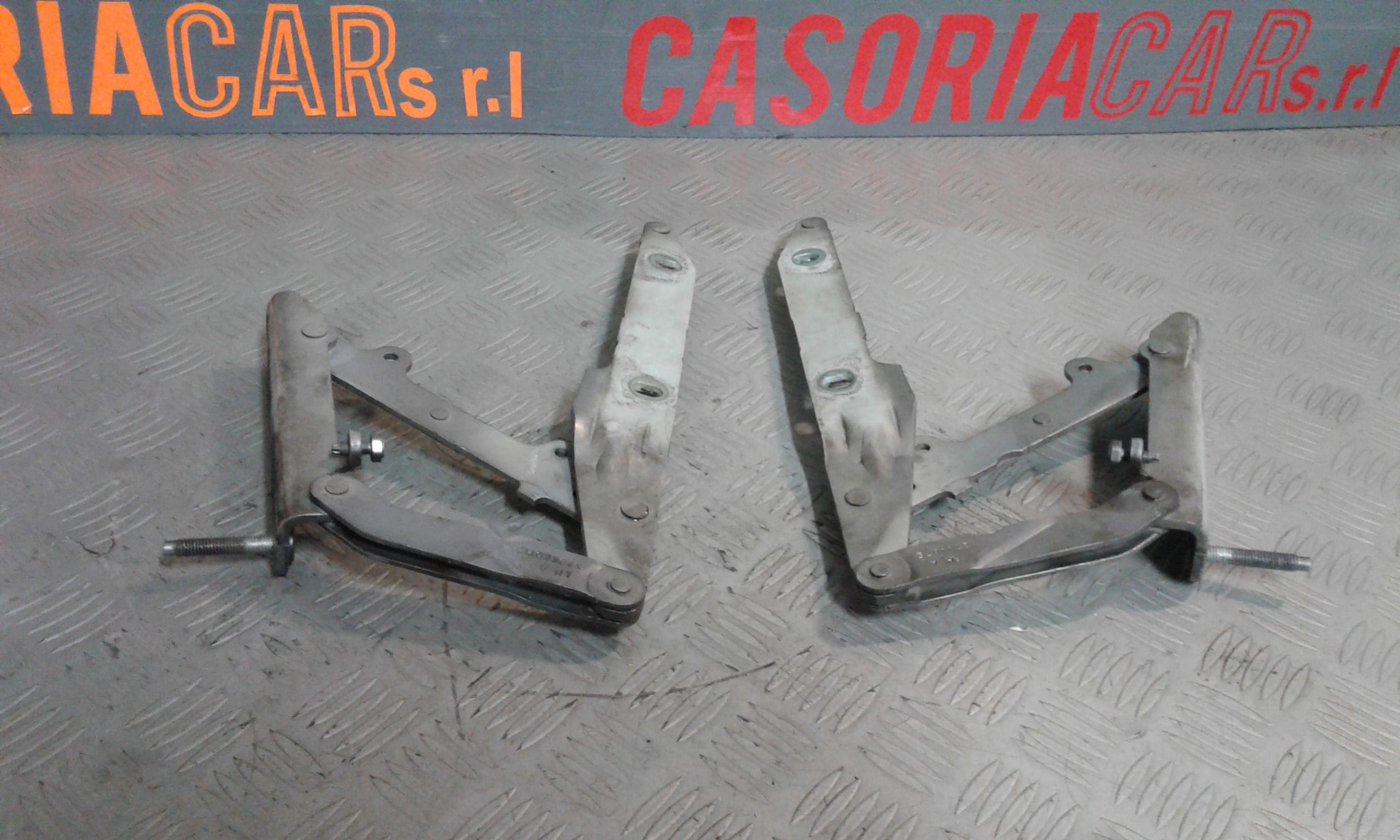 Cerniera Cofano Ant. Sinistro LR040748 Usato