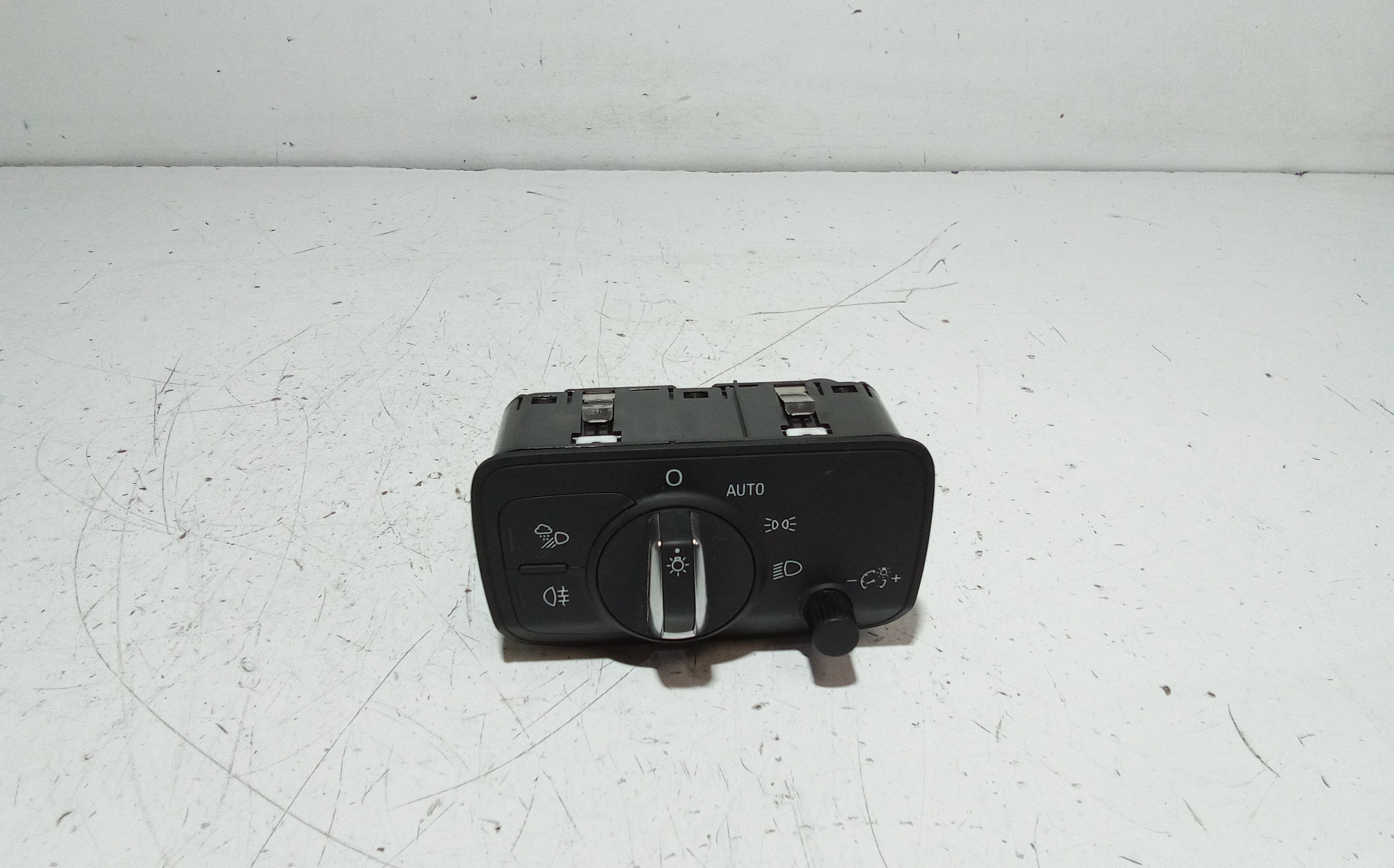 Interruttore Blocco Comando Luci 8V0941531AM5PR Usato