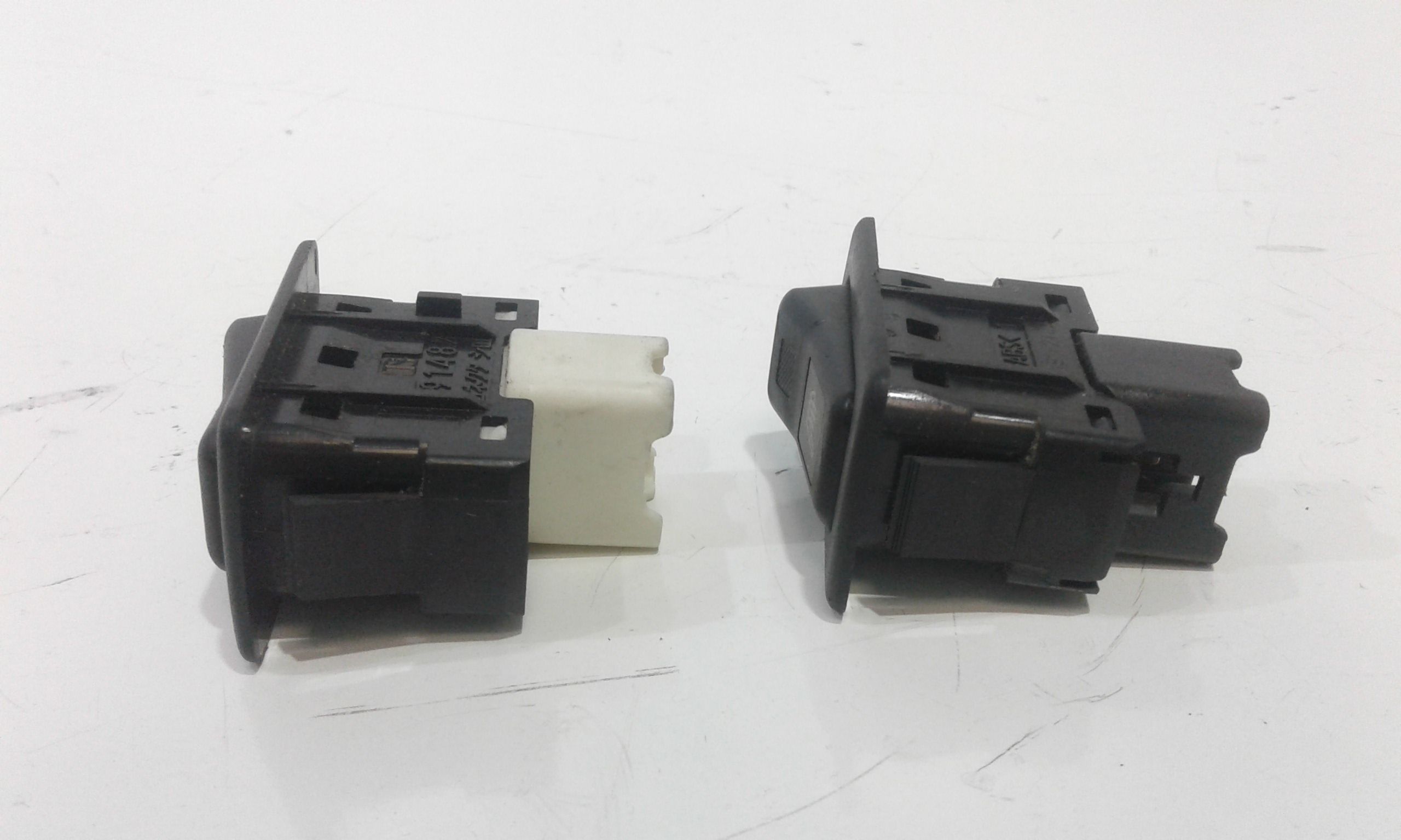 Interruttore Sedile Ant. Riscaldabile GJ6A6642002 Usato