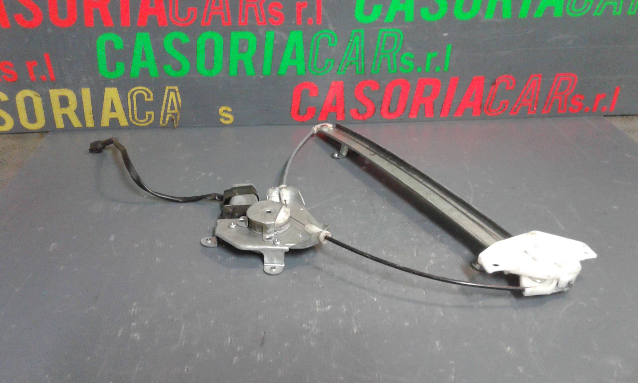 Alzacristallo Porta Ant. Destro 8240202000 Usato