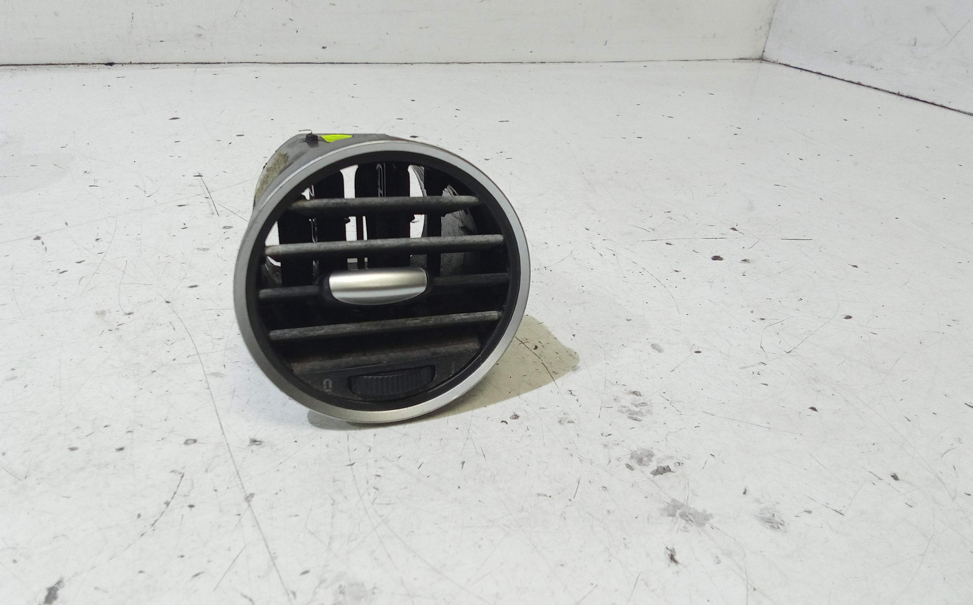 Condotto Aria Bocchette Lat. Cruscotto Destro 60681714 Usato