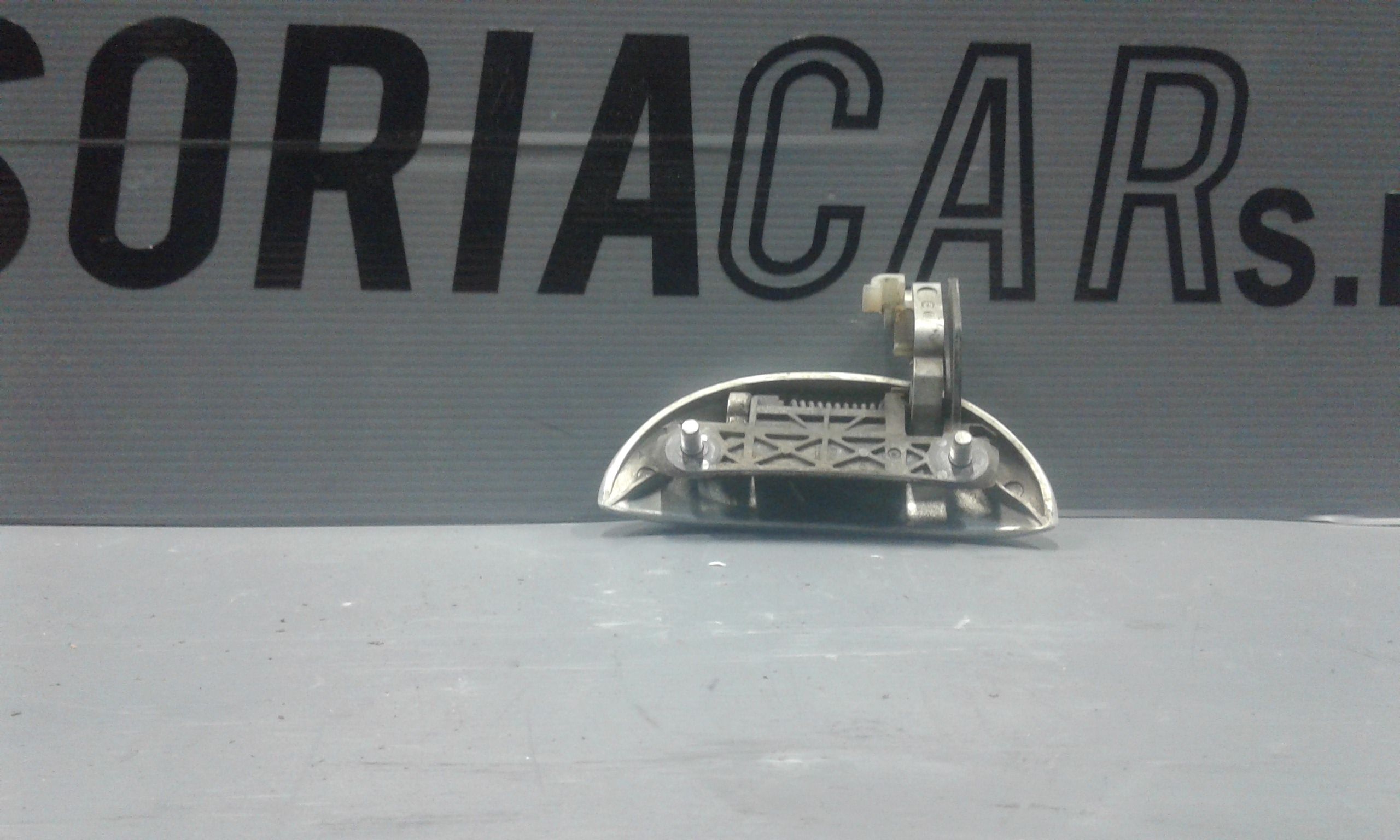 Maniglia Porta Ant. Destro 692100H010 Usato