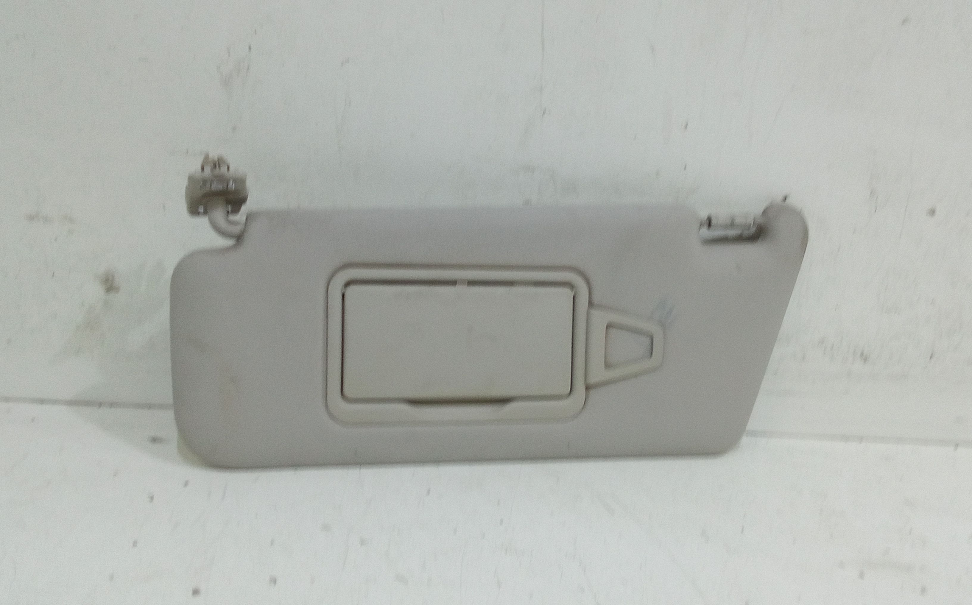 Aletta Parasole Parabrezza Destro A16981002107H48 Usato