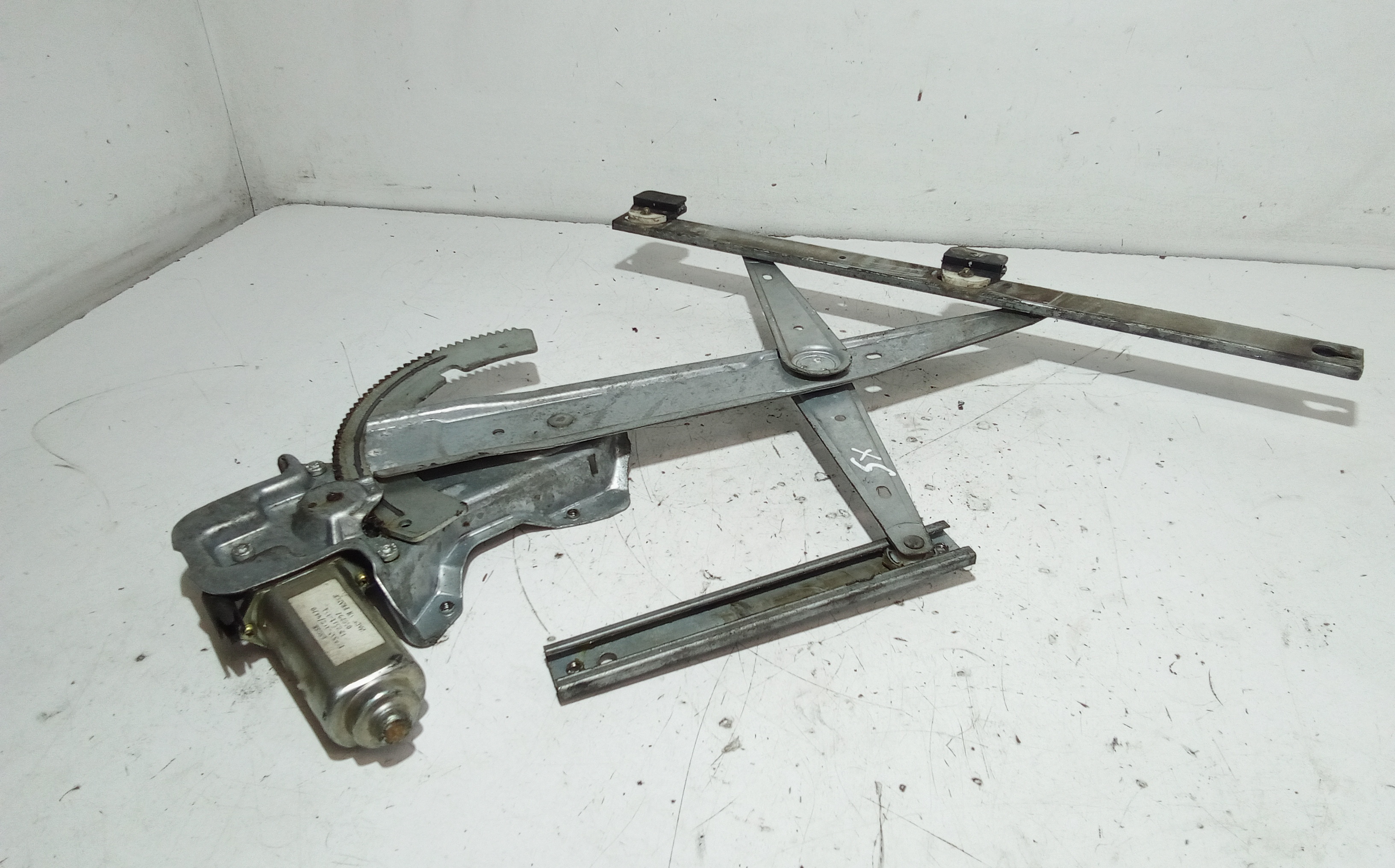 Alzacristallo Porta Ant. Sinistro 698200D010 Usato