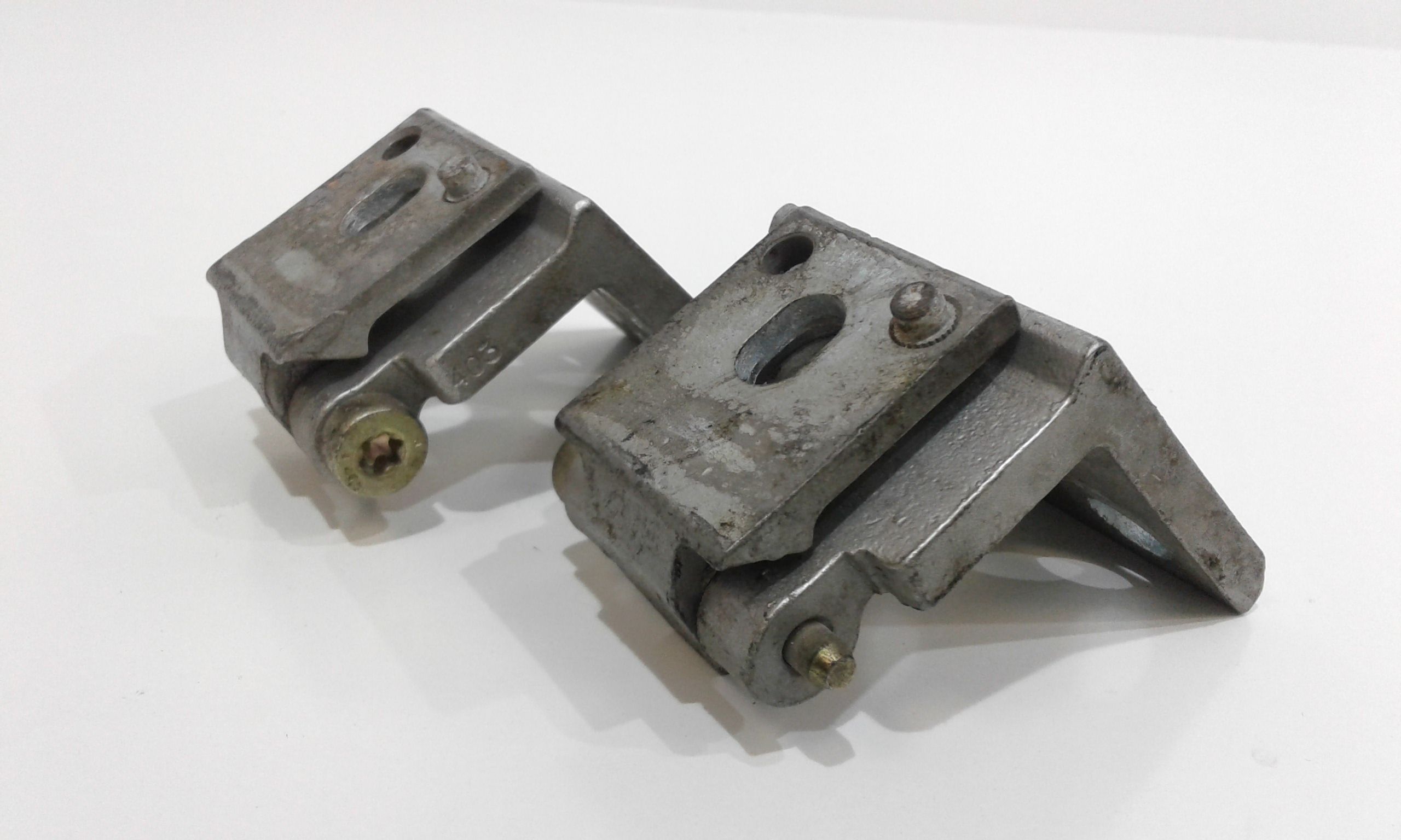 Cerniera Porta Ant. Destro,cerniera Porta Ant.sinistro, Cerniera Porta Post. Destro, Cerniera Porta Post. Sinistro Usato