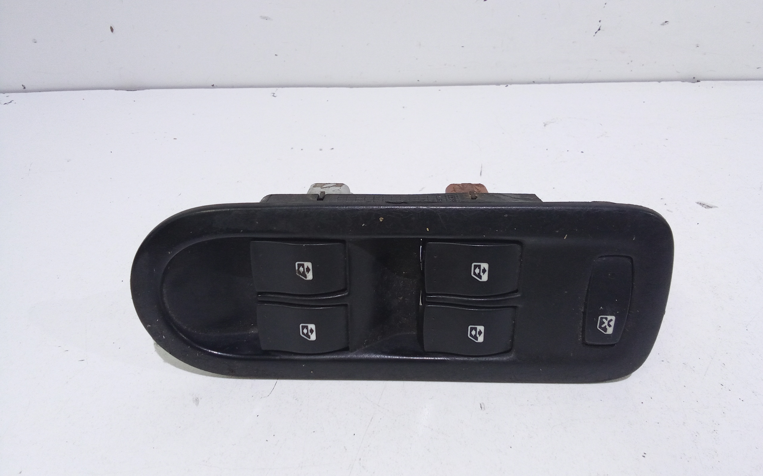 Interruttore Alzacristalli Porta Ant. Sinistro 8200107772 Usato