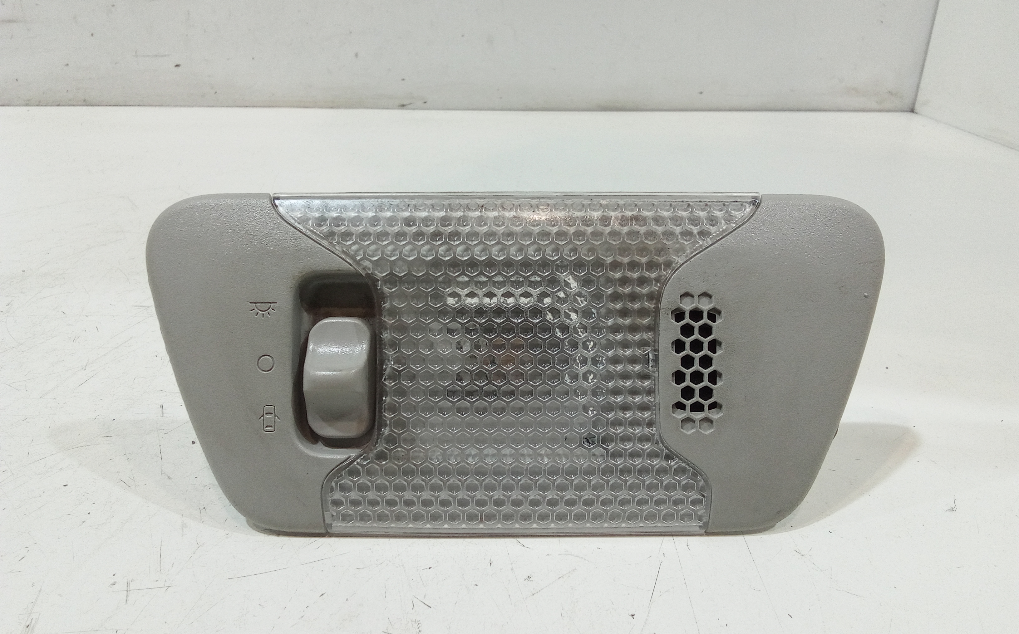 Luce Cortesia Ant. Tetto 812600H020B0 Usato